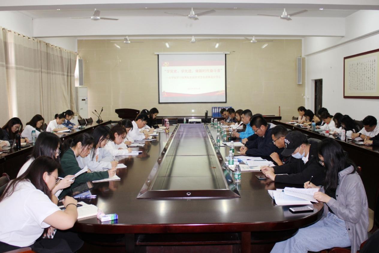 青年之声・记文学院学习优秀校友脱贫攻坚先进事迹分享会