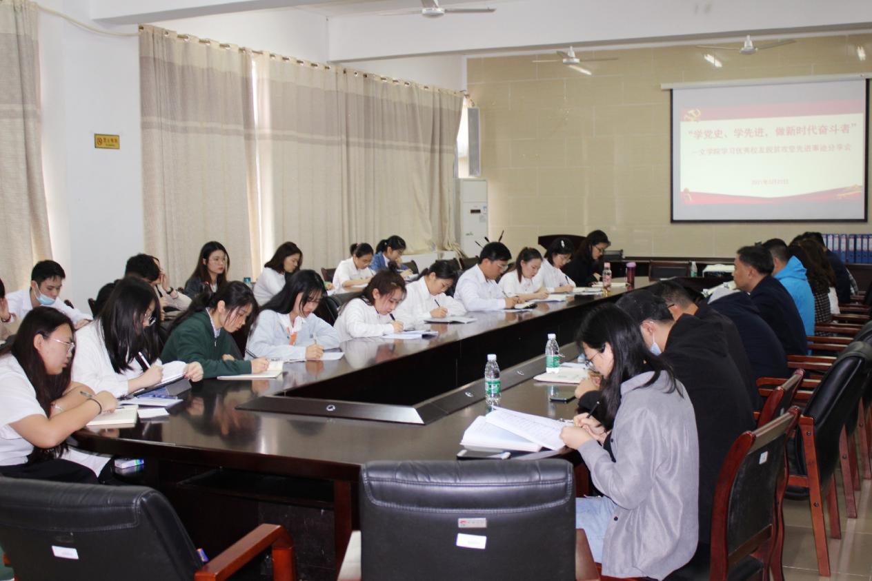 青年之声・记文学院学习优秀校友脱贫攻坚先进事迹分享会