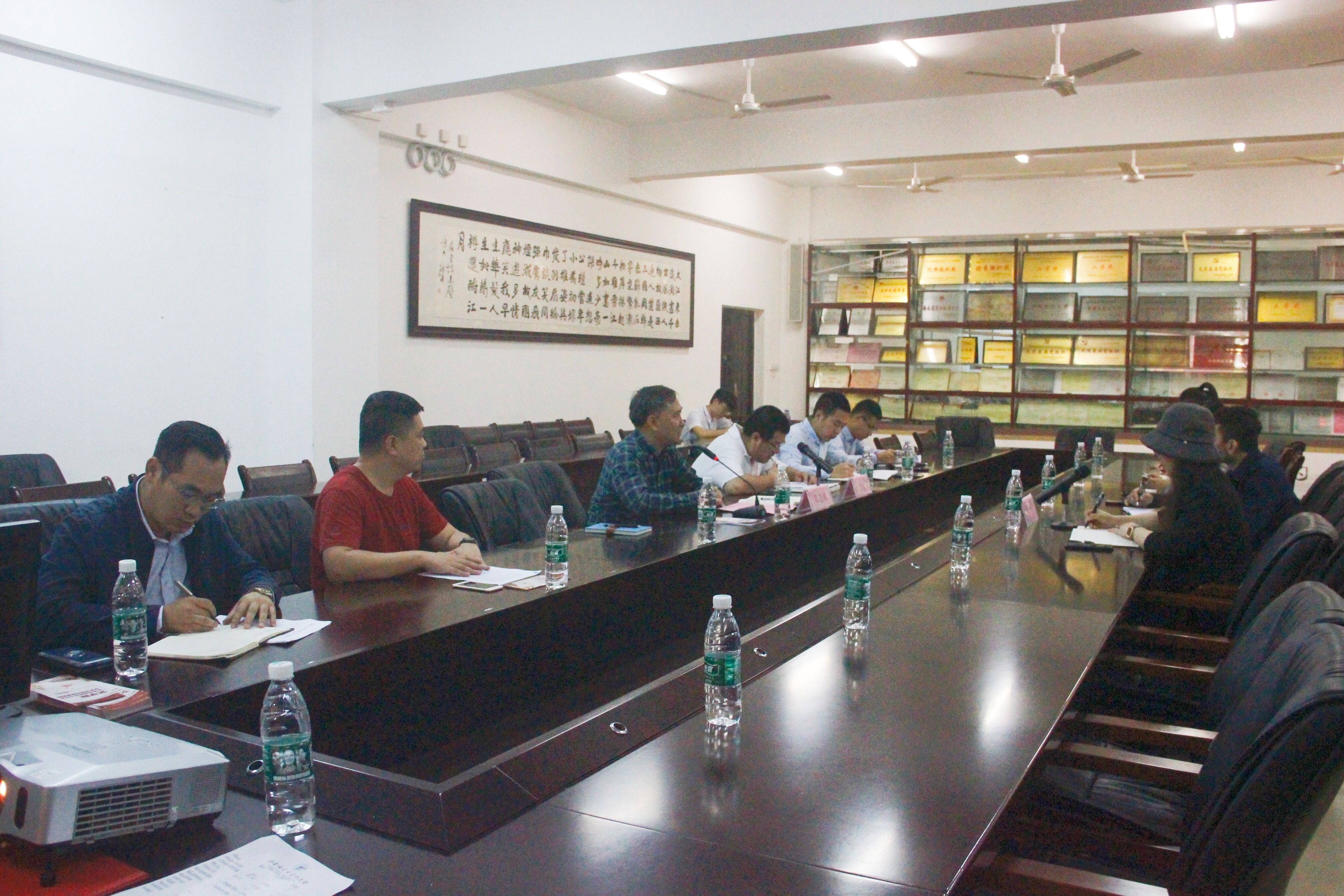 青年之声・琼台师范学院美术学院一行来我院考察交流