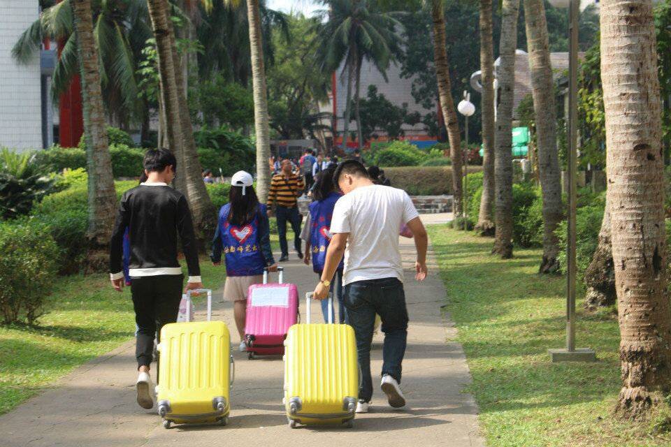 青年之声�q喜迎顶岗实习生，争做文明志愿者――记物理与电子工程学院迎接顶岗实习生志愿活动