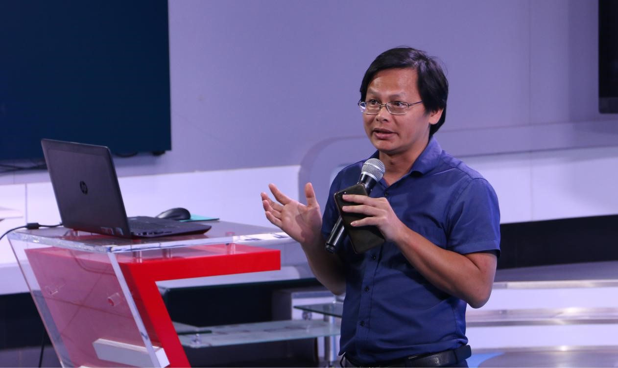 新闻学院开展《传媒大讲堂》讲座 ――“智媒时代”如何培养学生