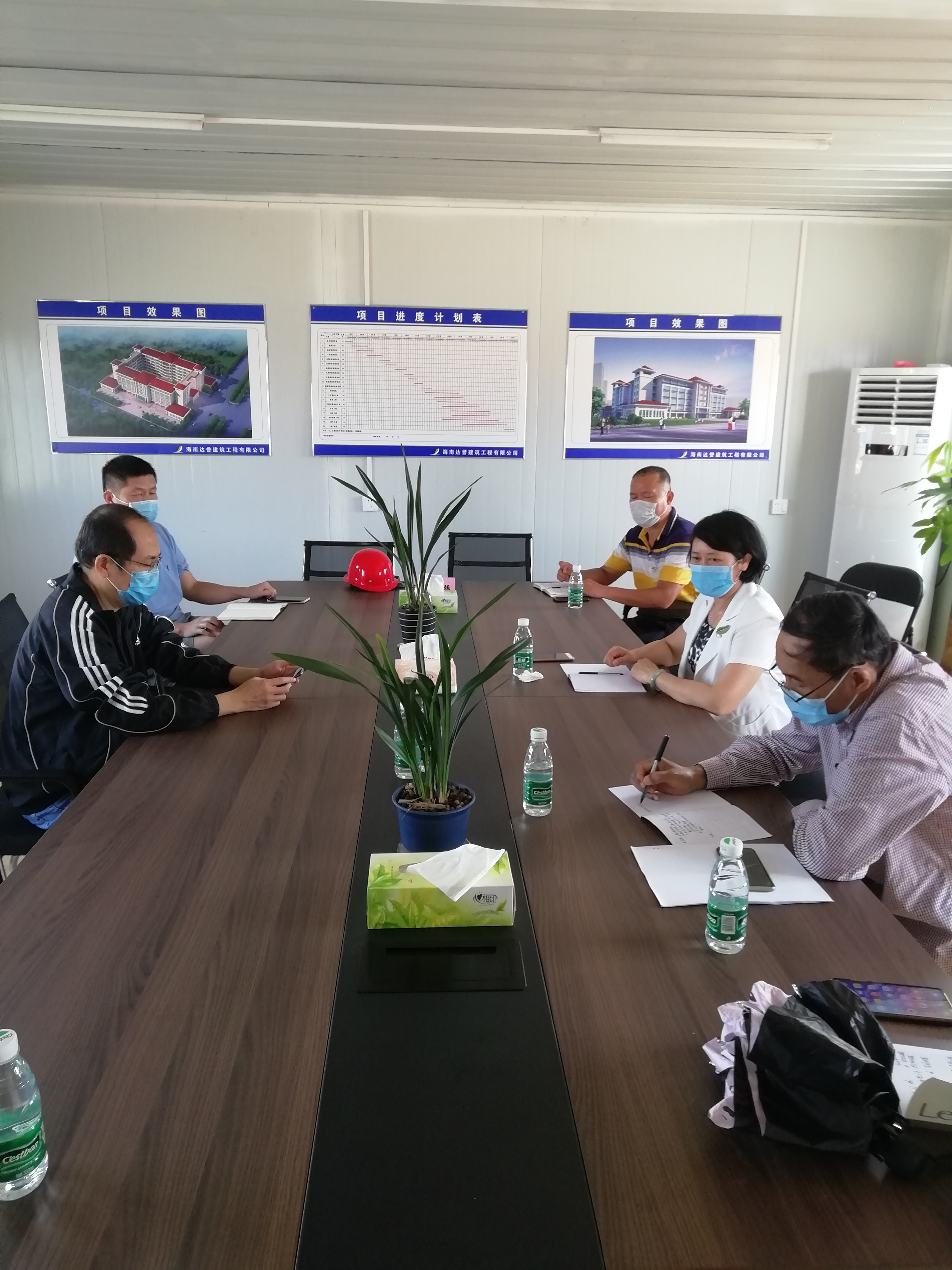 过建春副校长主持图书馆协调会