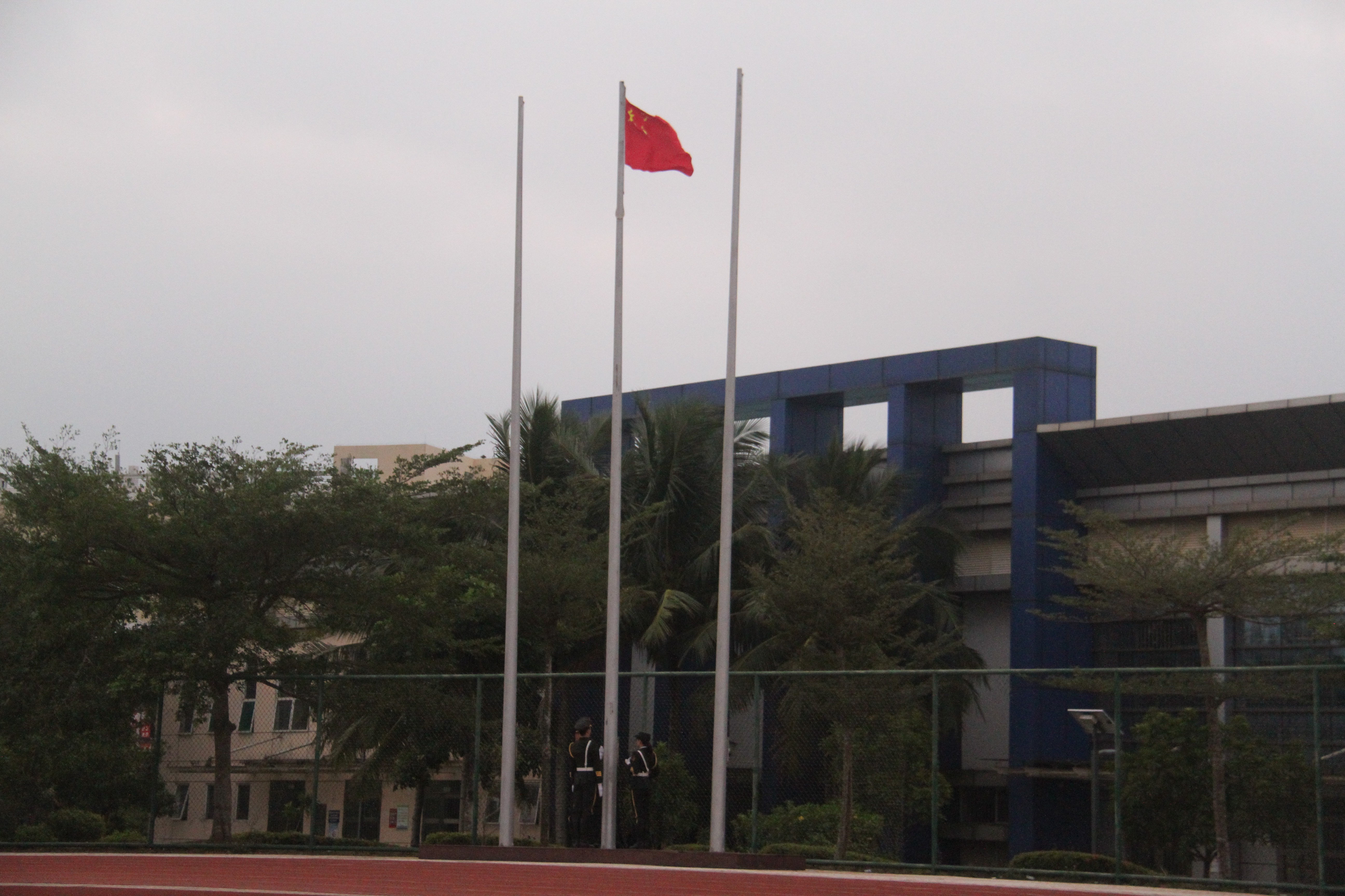 青年之声・勿忘一二九 共筑中国强――记马克思主义学院文学院共同举办主题升旗仪式