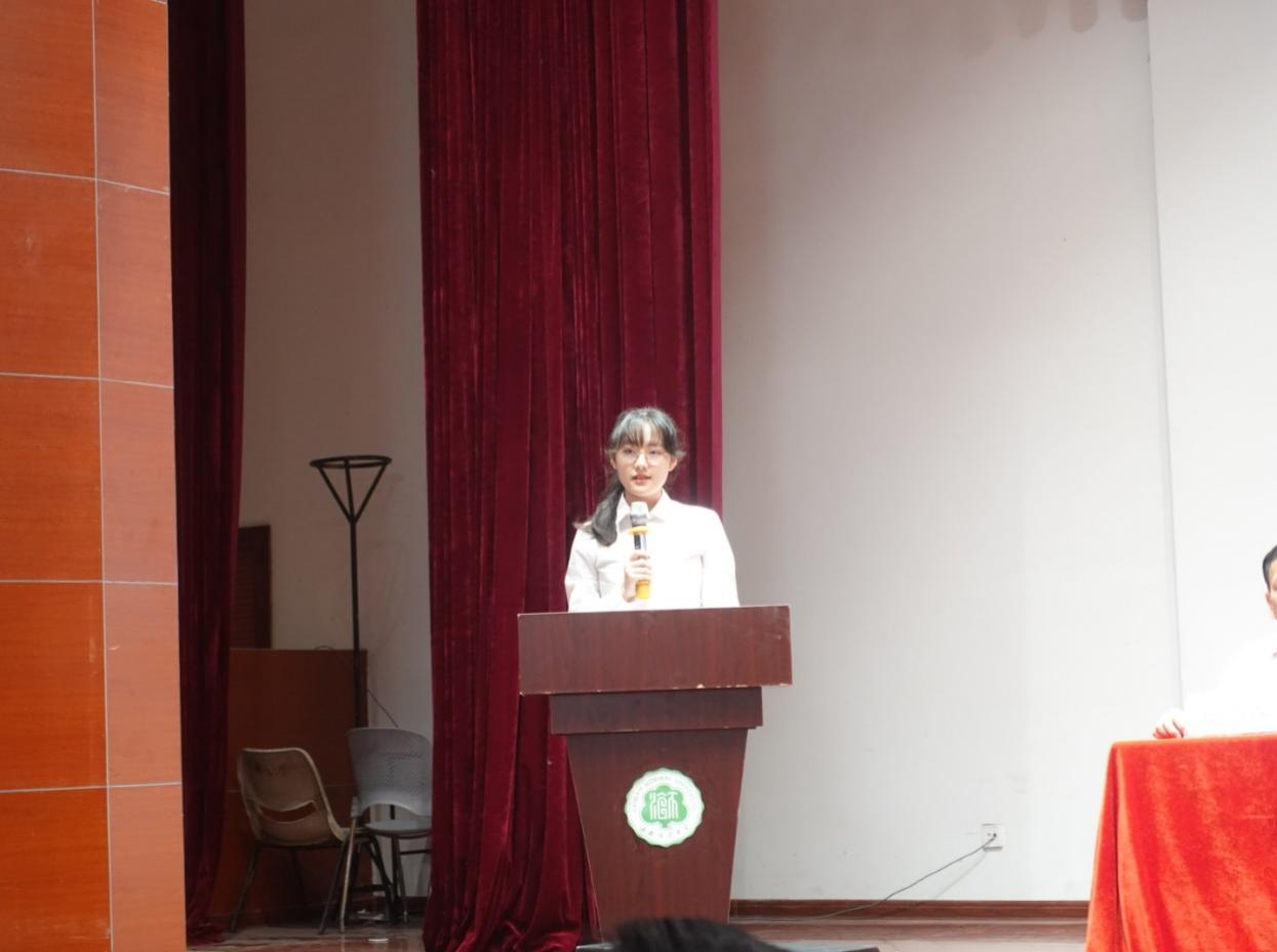 文学院举行2021级新生开学典礼