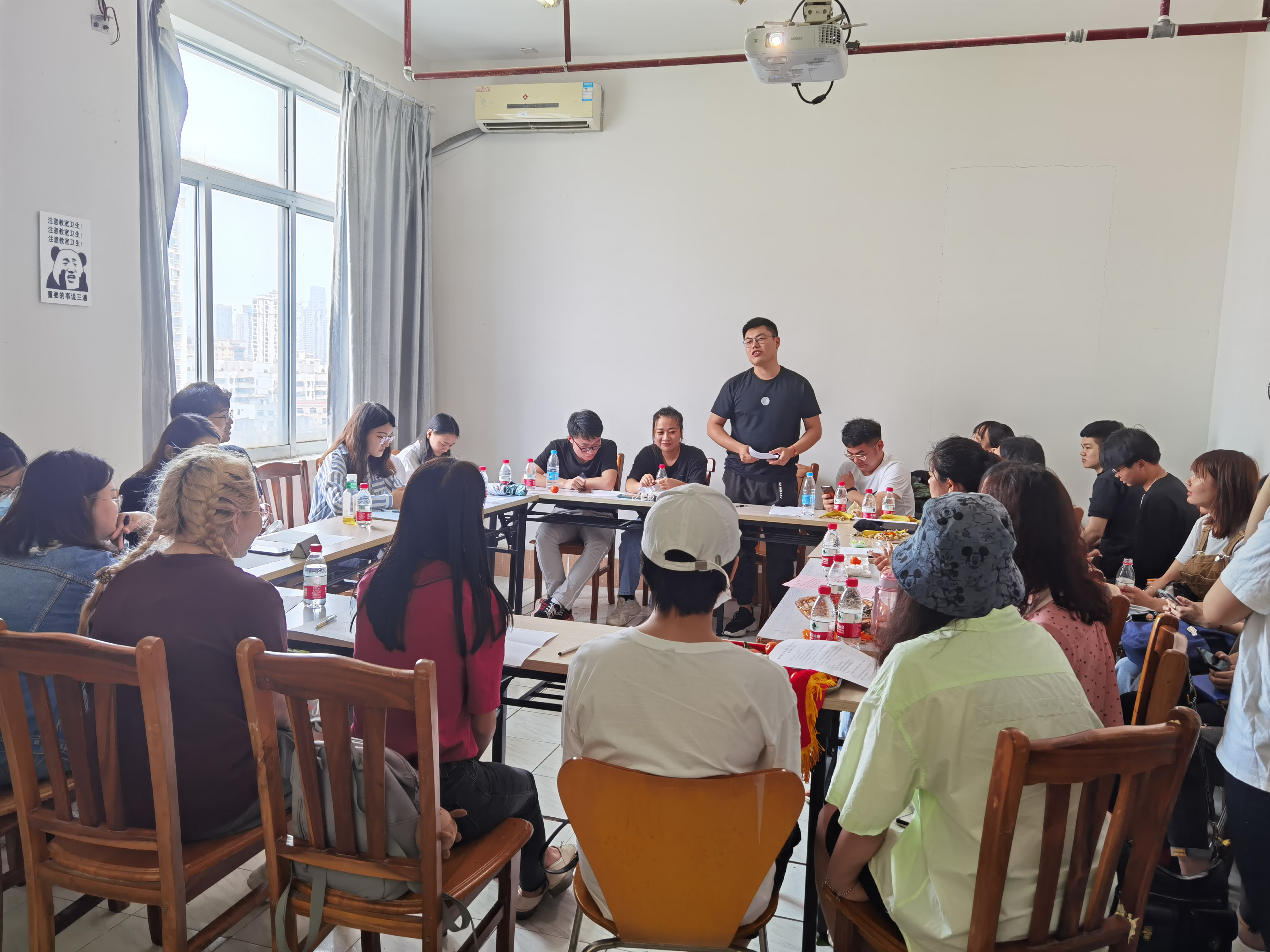 我校举办“喜迎建党百年，做好表率引领”为主题的研究生干部论坛