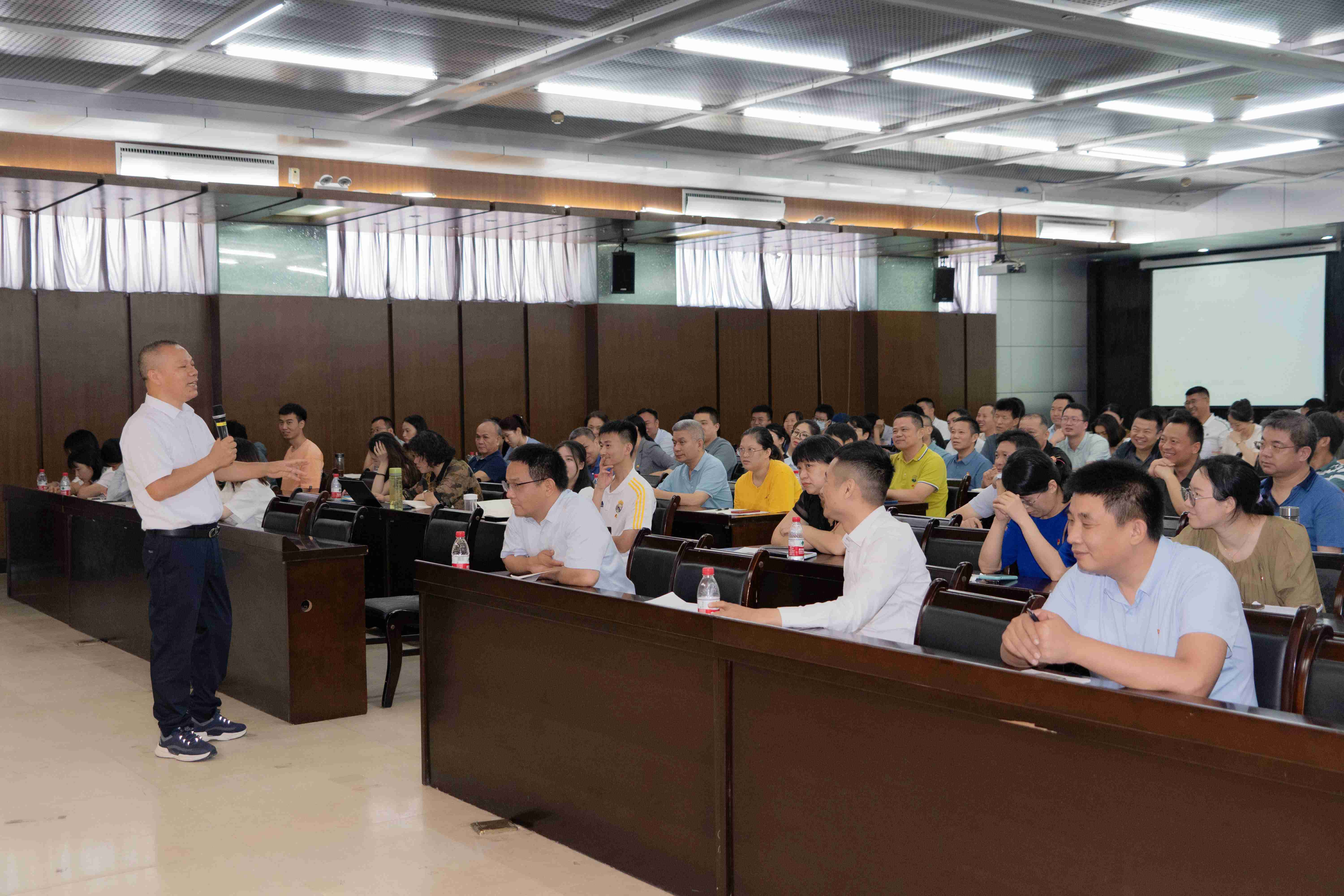 学校举办各级党组织书记党纪学习教育培训