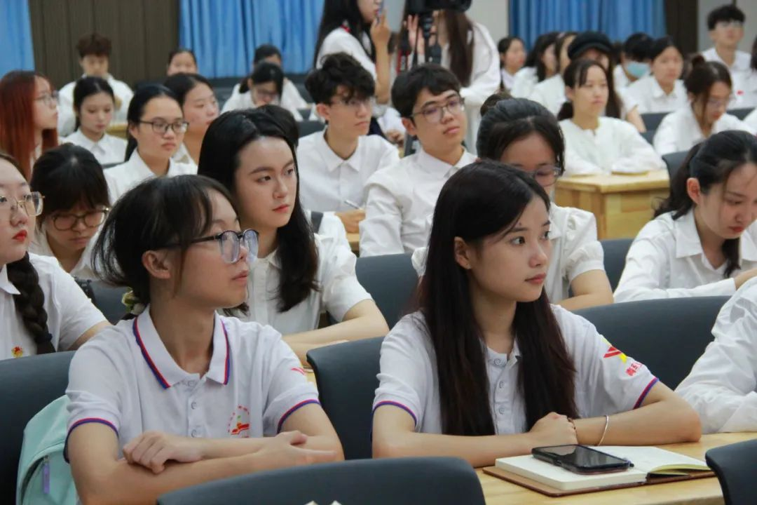 我校举办“榕籽讲堂”启动仪式暨首场报告会