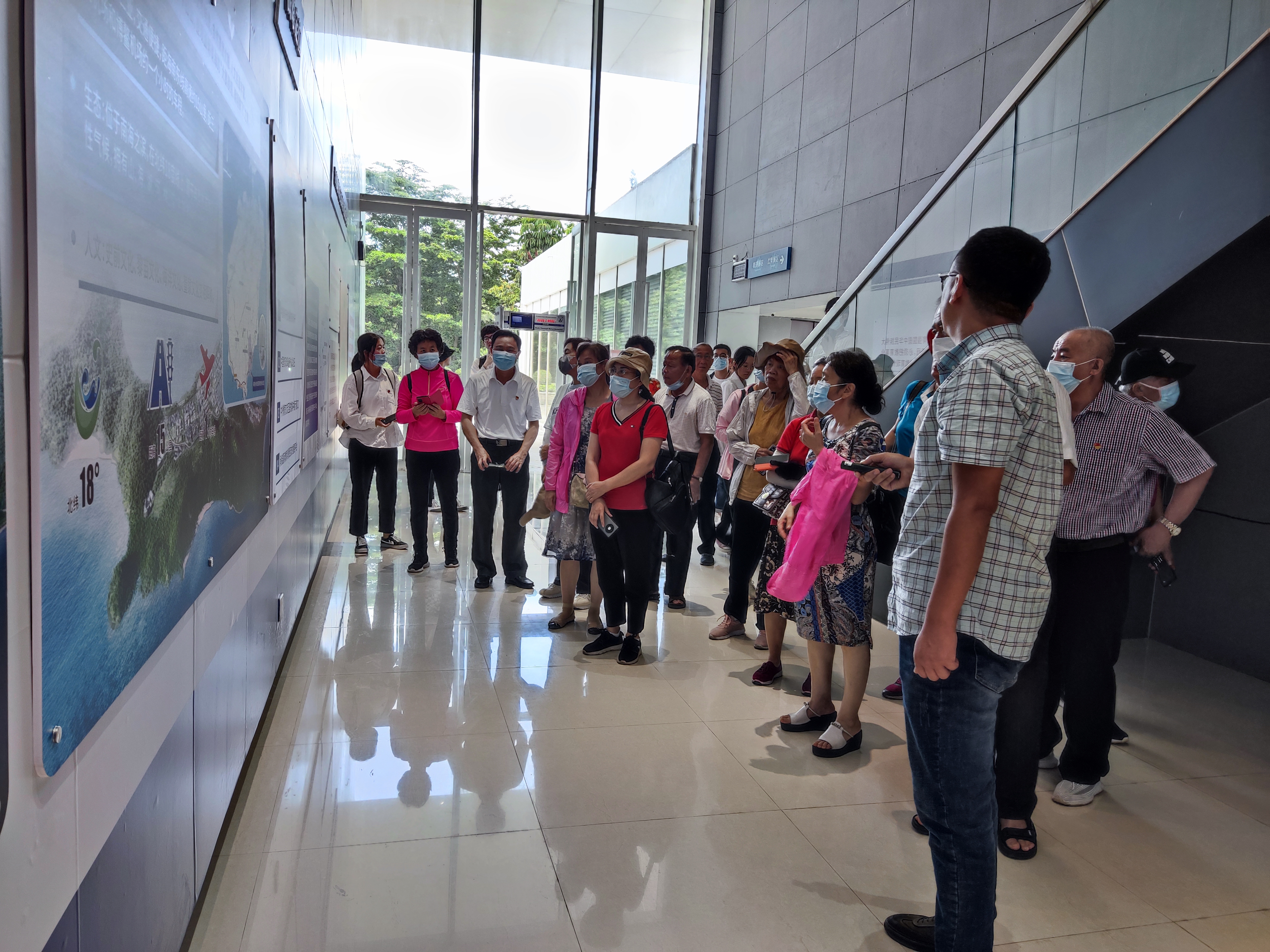 我校师生开展“我看中国特色社会主义”活动