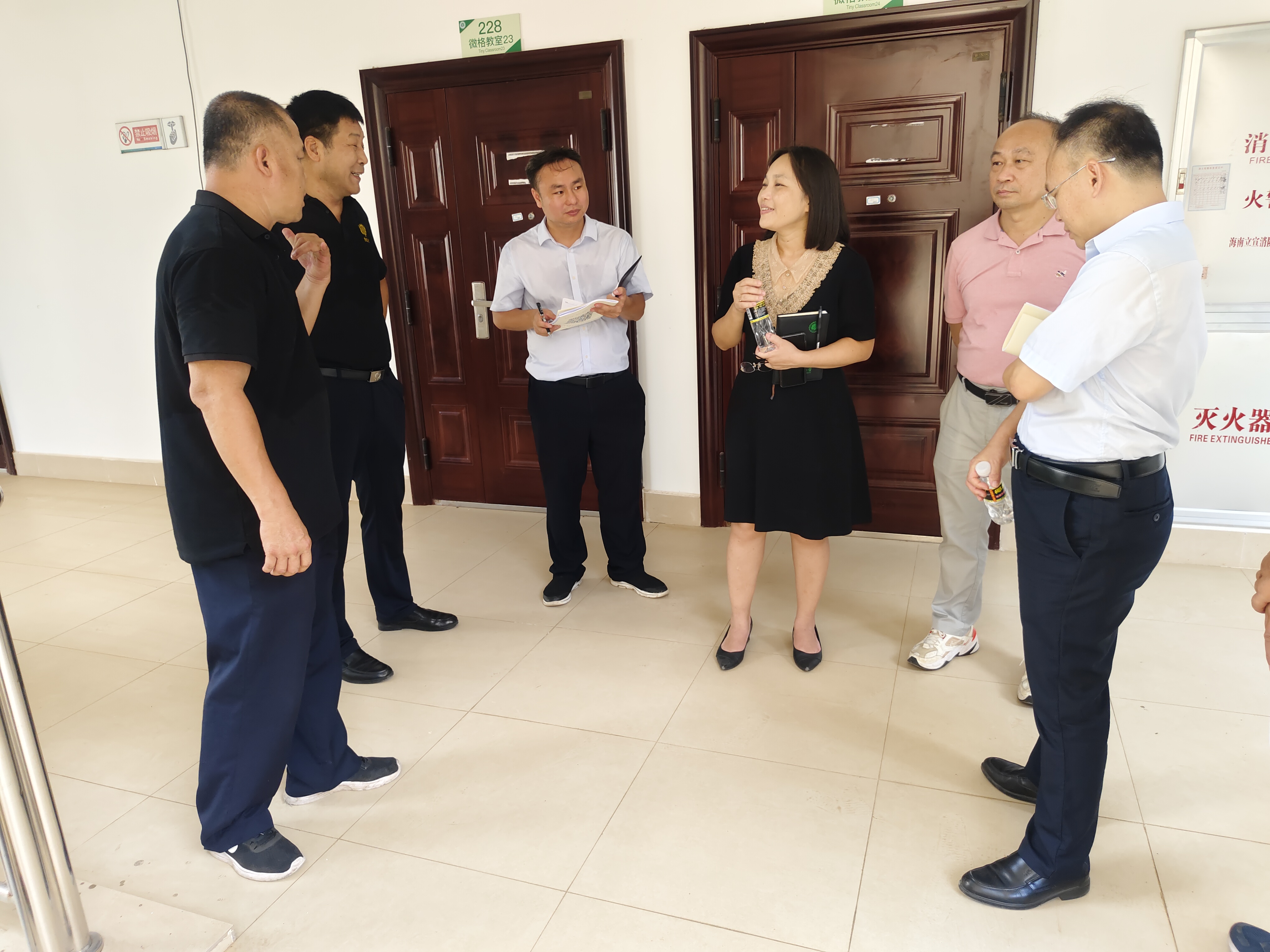 韩小雨副校长检查新学期开学教学准备情况