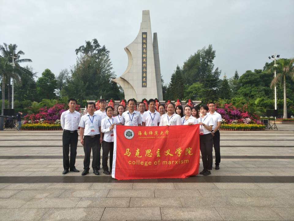 以鲜花为祭 怀英烈忠魂