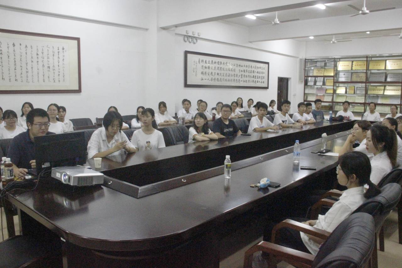 青年之声・记文学院开学第一课与新生入党知识宣讲教育