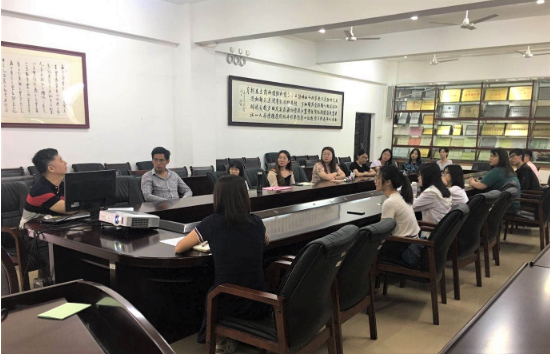 记文学院“开学第一课”