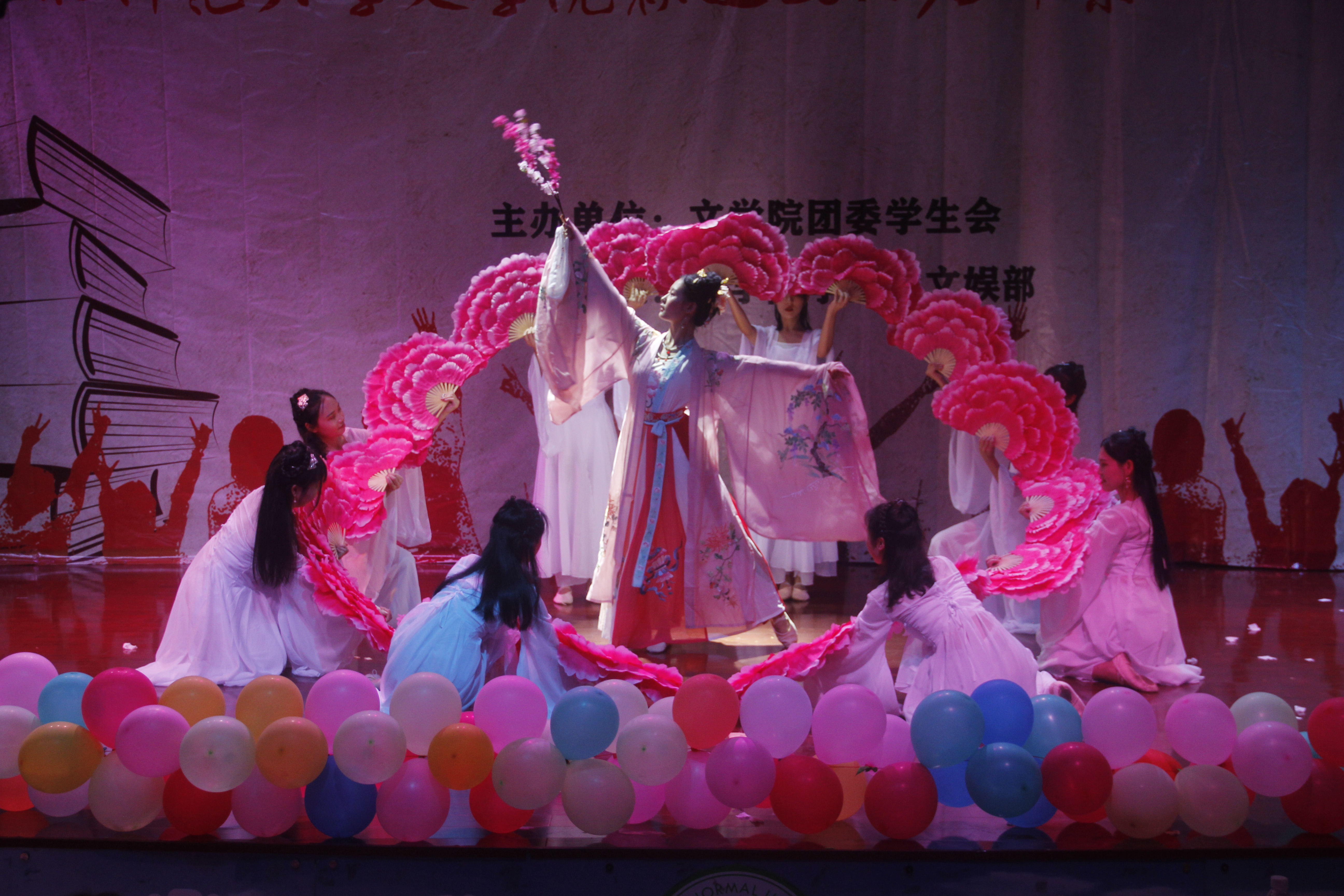 青年之声・记文学院“琼玉繁夏，锦瑟年华”欢送2019届毕业生文艺晚会