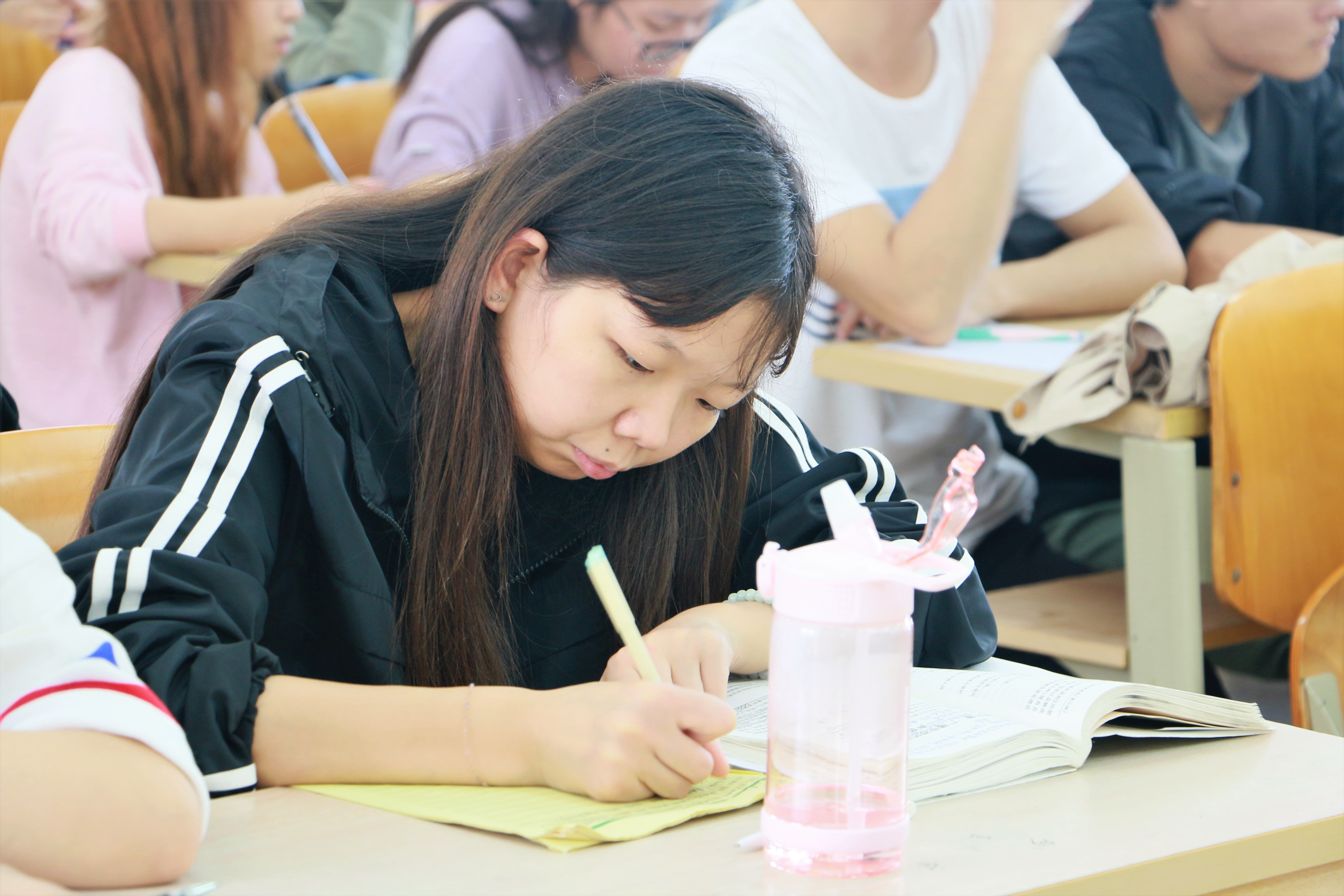 学习新党章，做新时代先锋战士