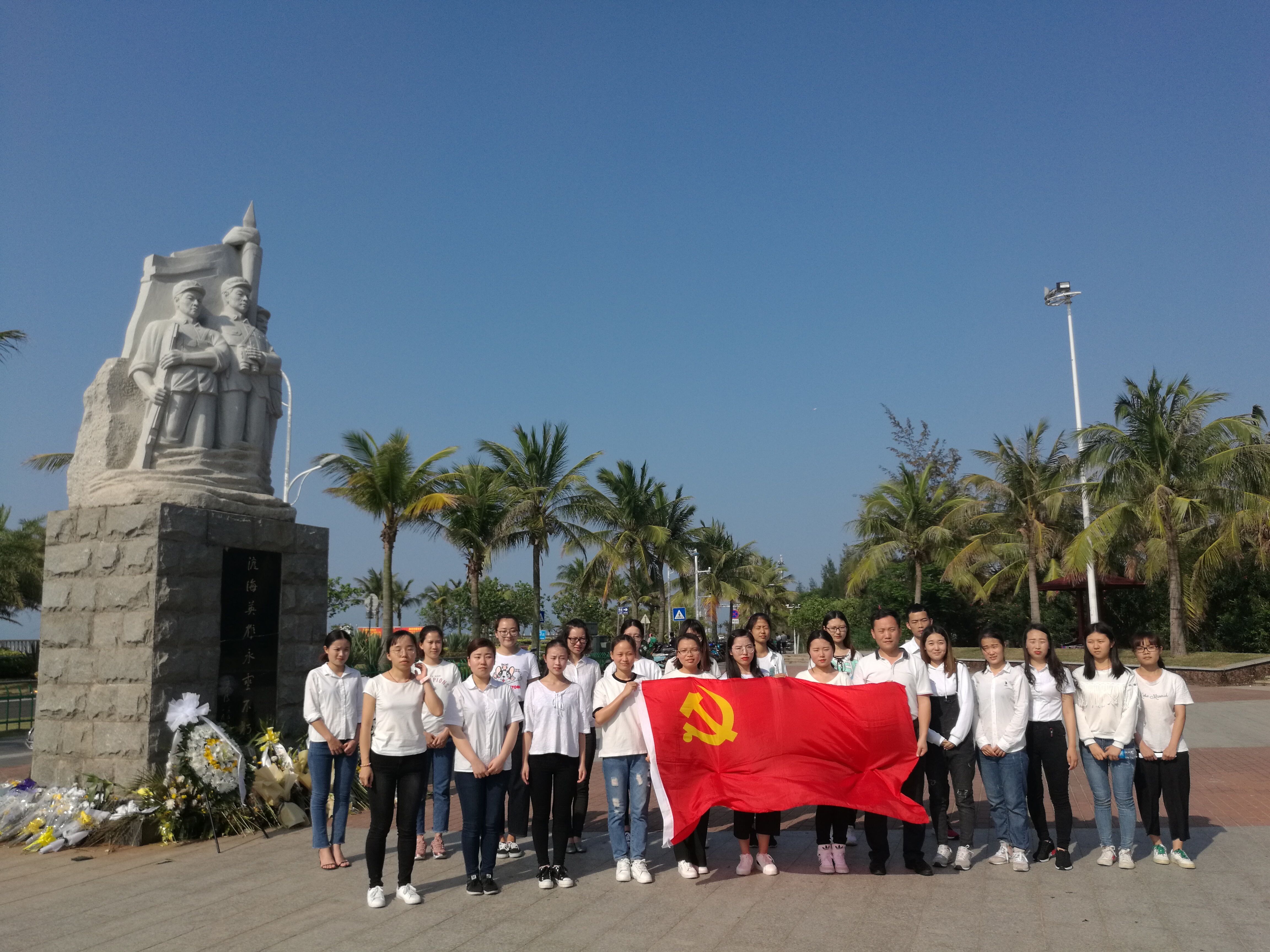 清明节院学生党支部渡江英雄纪念碑缅怀烈士活动