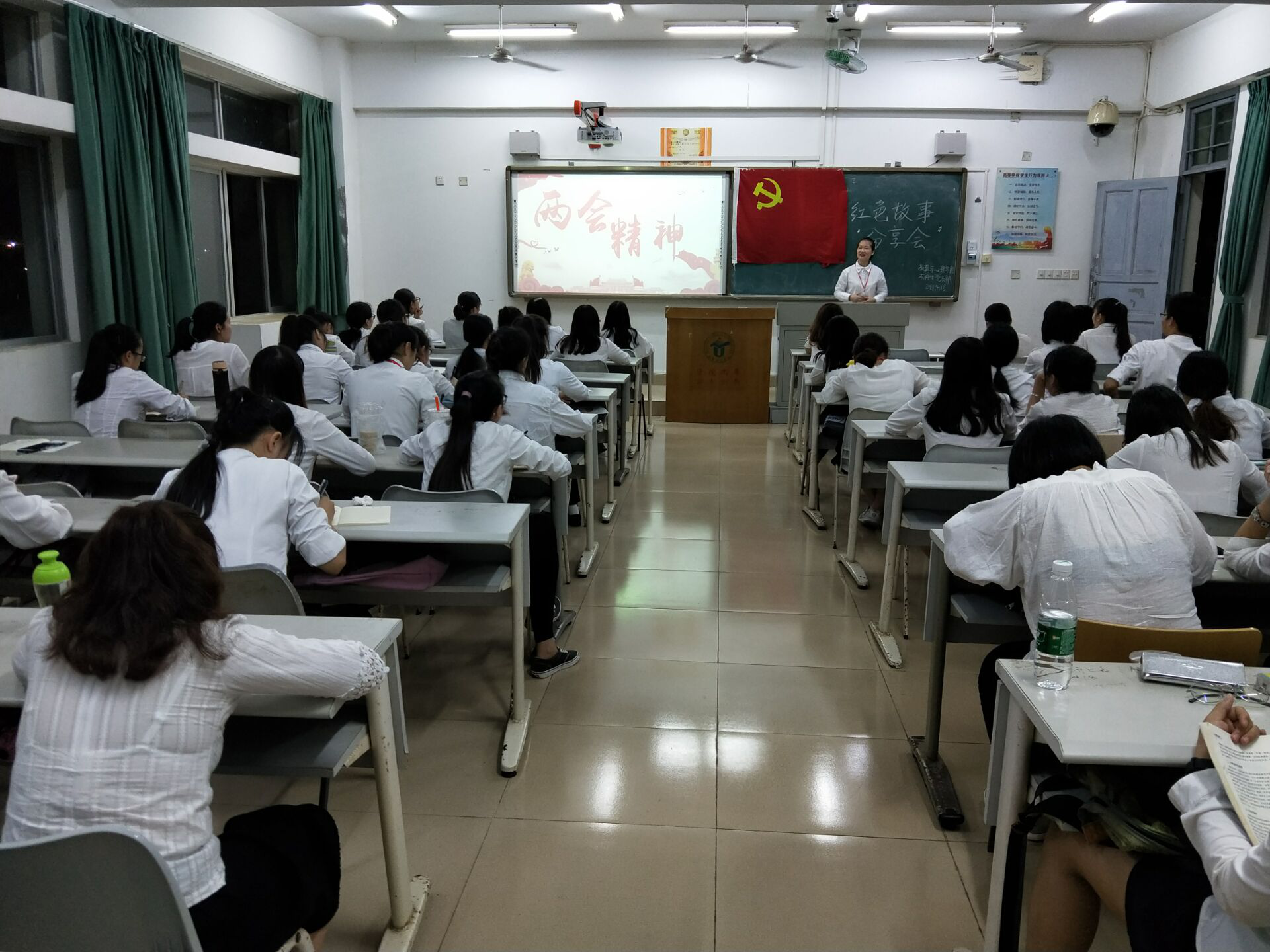 青年之声・聆听红色故事，学习“两会”精神