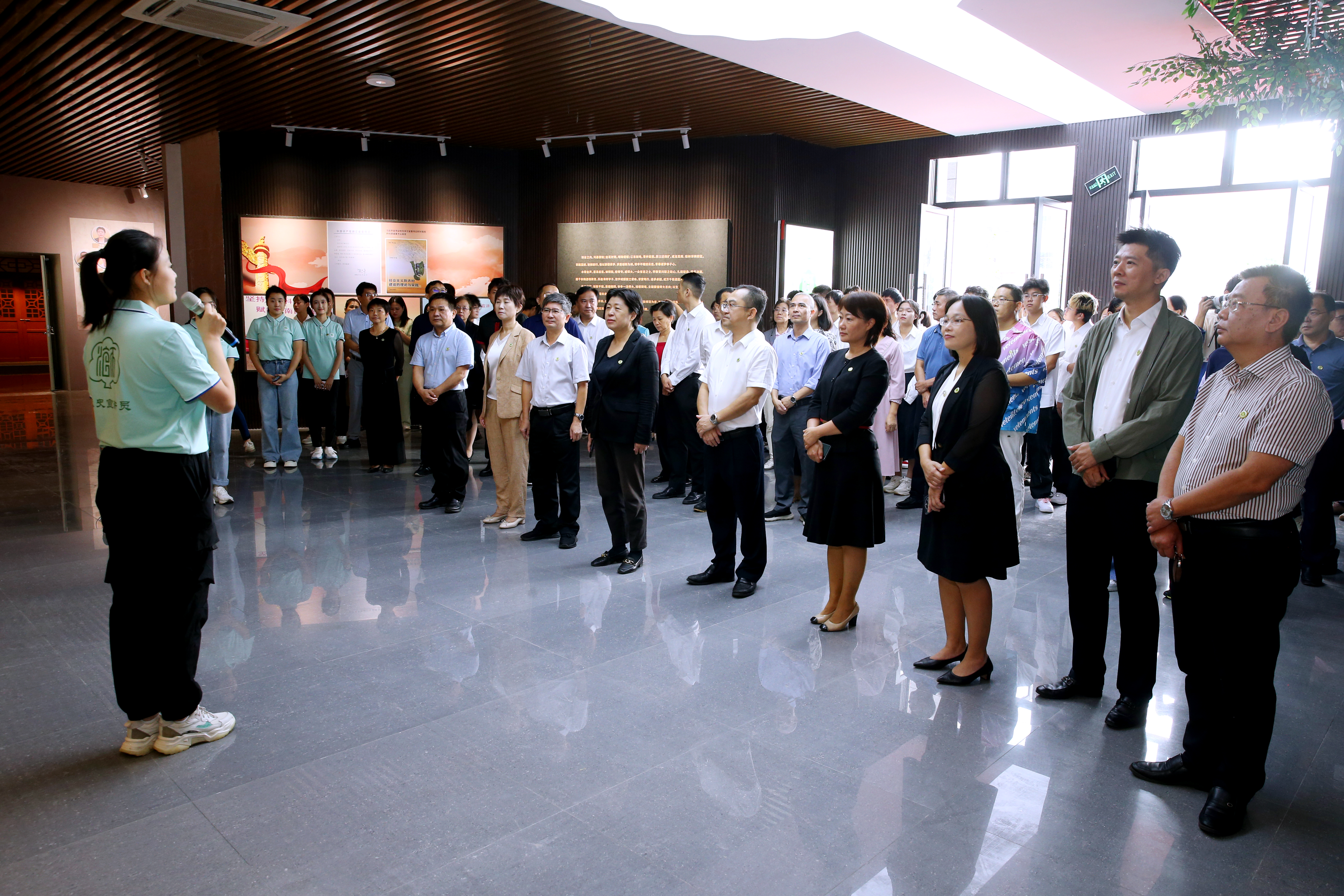 庆祝建校75周年 星空游戏官方校史馆开馆