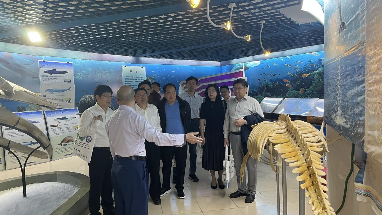 我校召开2023-2024 年度热带岛屿生态学教育部重点实验室学术委员会会议