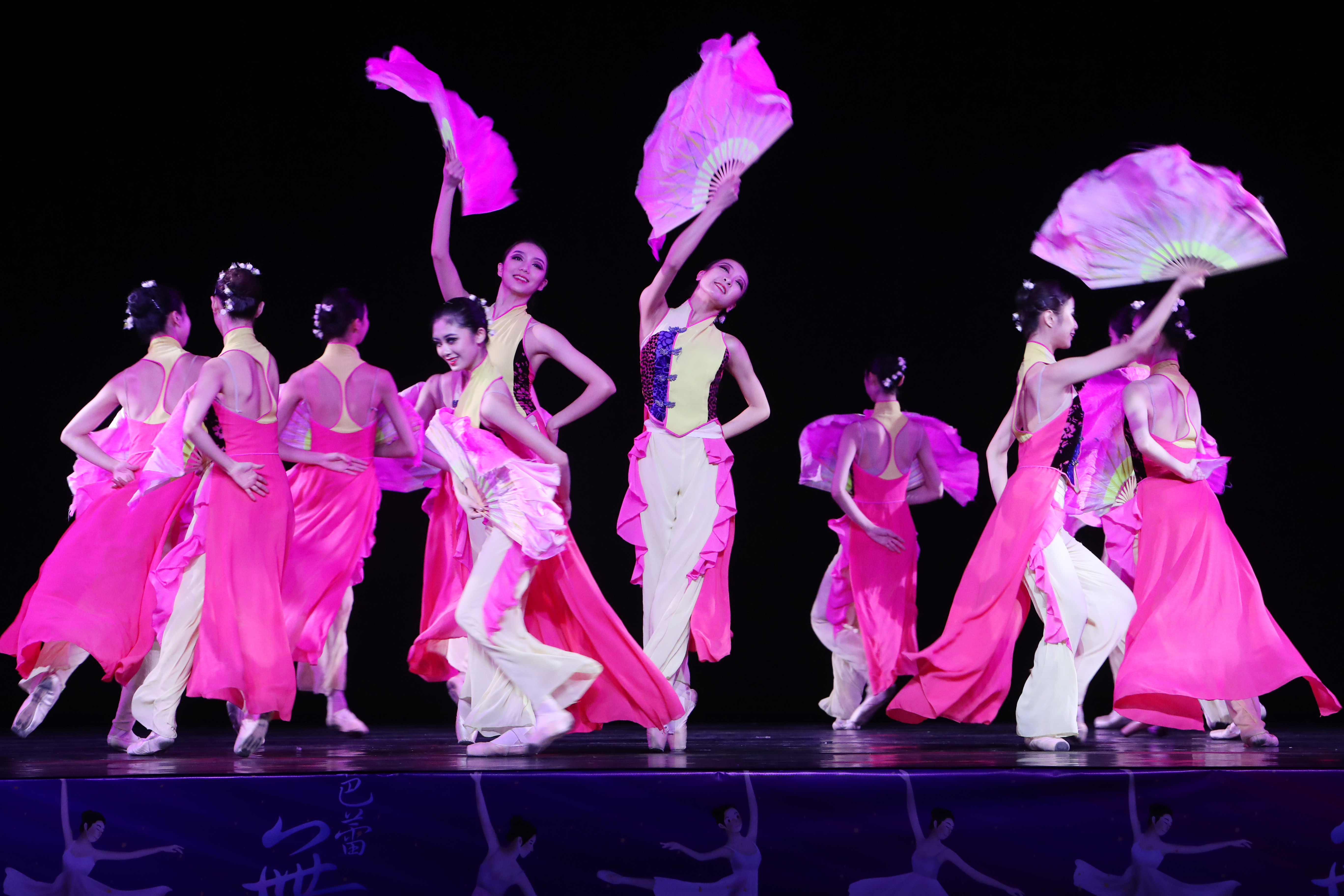 2018高雅艺术进校园——辽宁芭蕾舞团走进我校进行专场演出