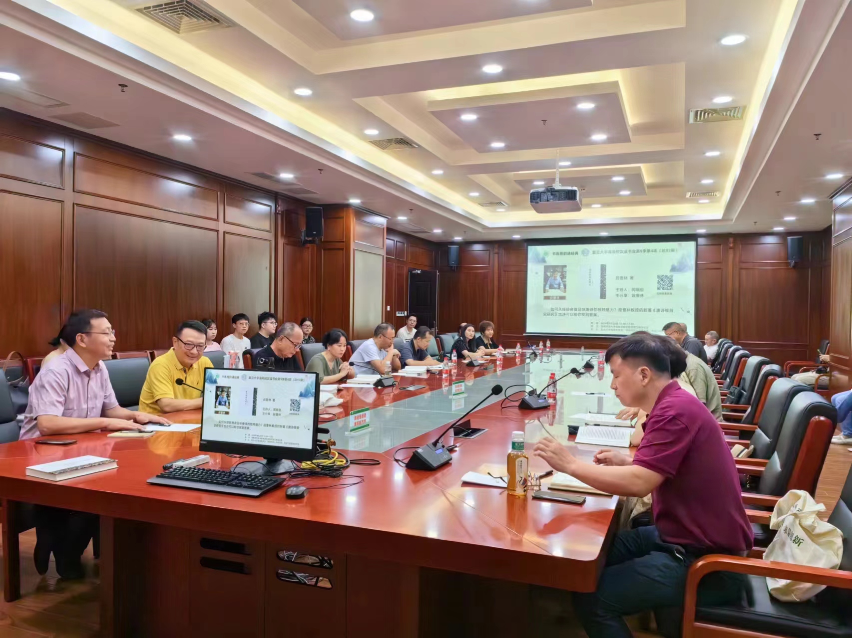 复旦大学海南校友会读书会走进我校图书馆