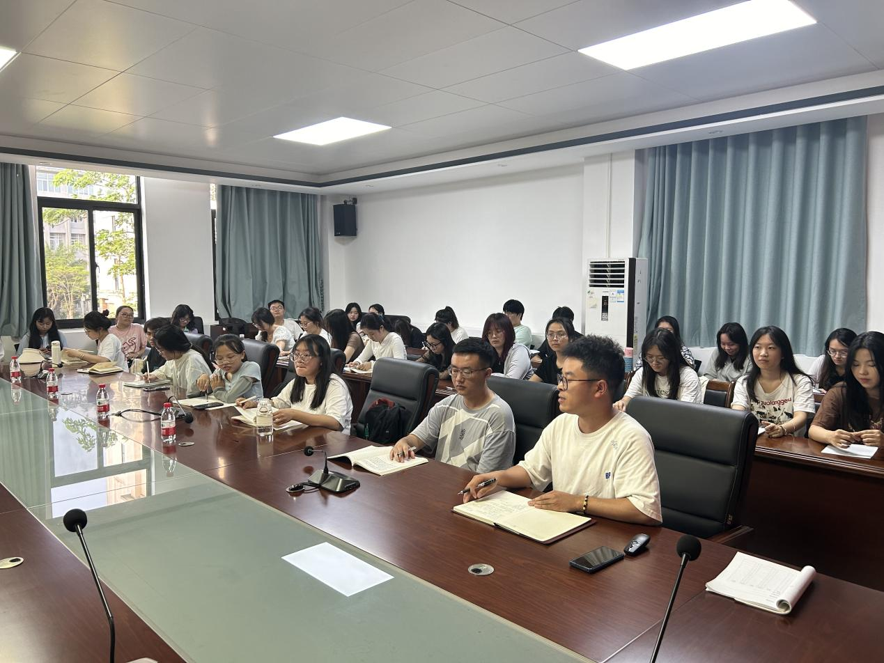 地理与环境科学学院学生党支部开展《中国共产党纪律处分条例》学习会