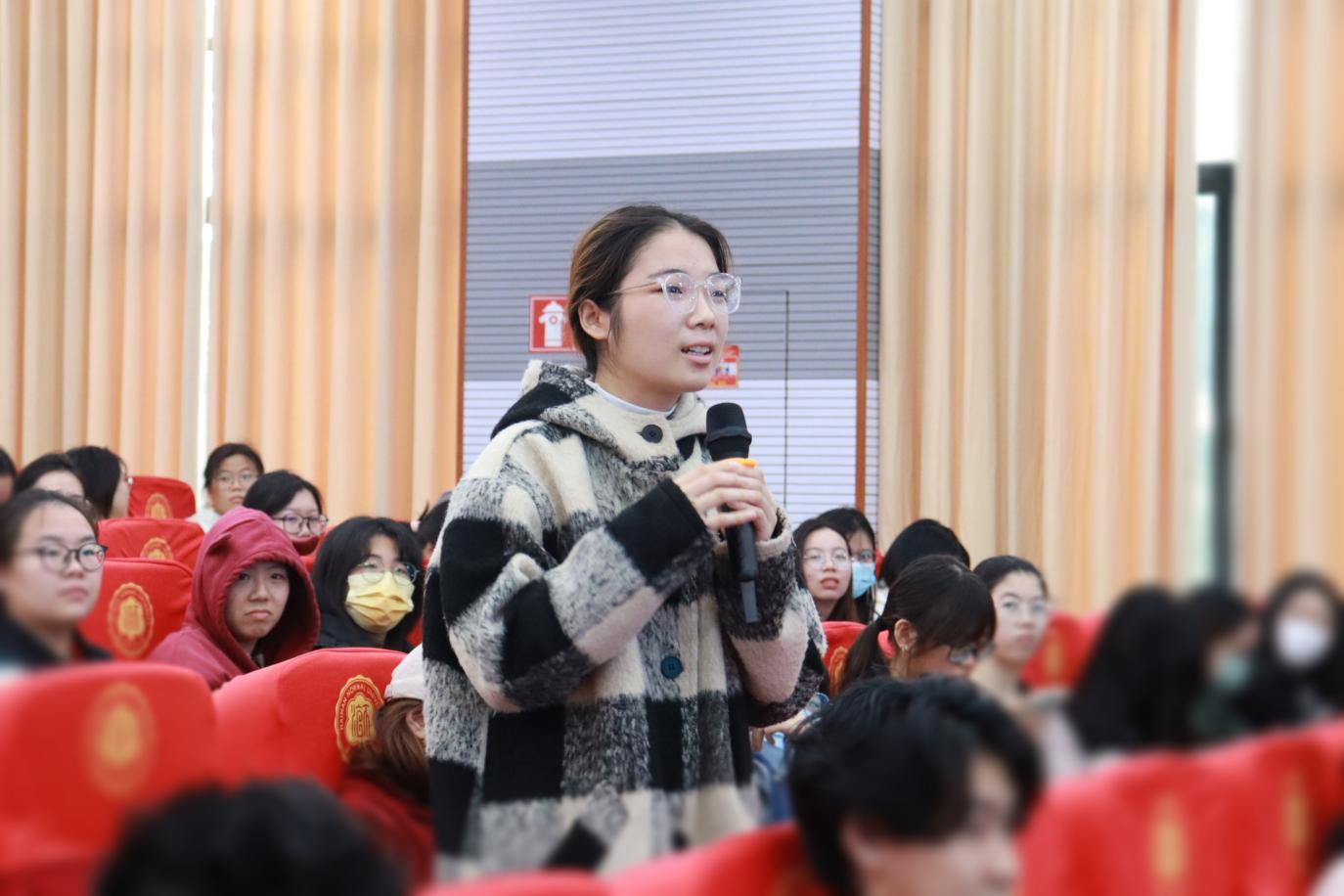 文学院开展“职引未来预则立,百川入海汇英才” 海口市海燕小学2024年校园招聘就业岗位宣讲会