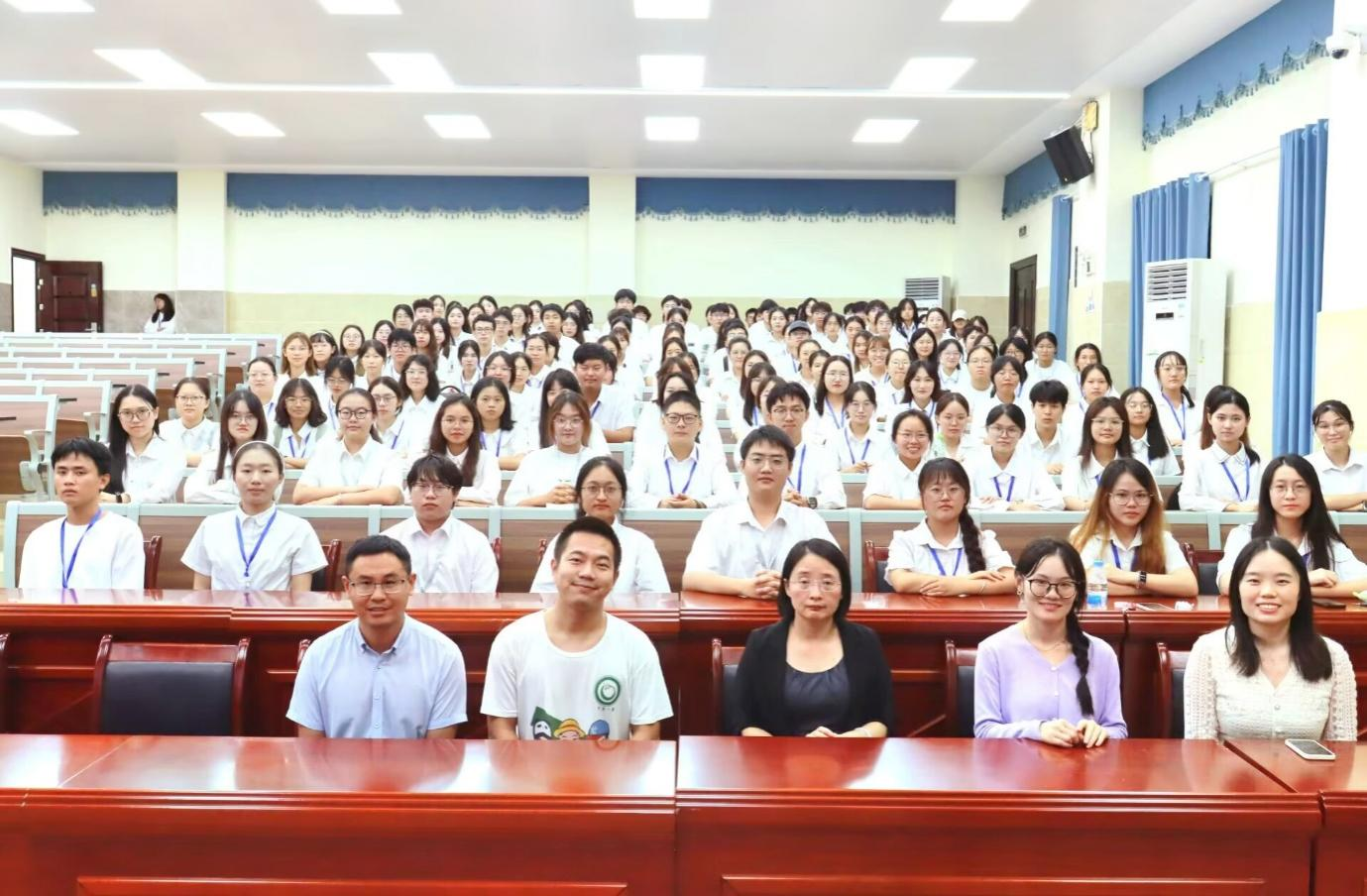 文学院召开新学期工作会议暨学生骨干培训会议