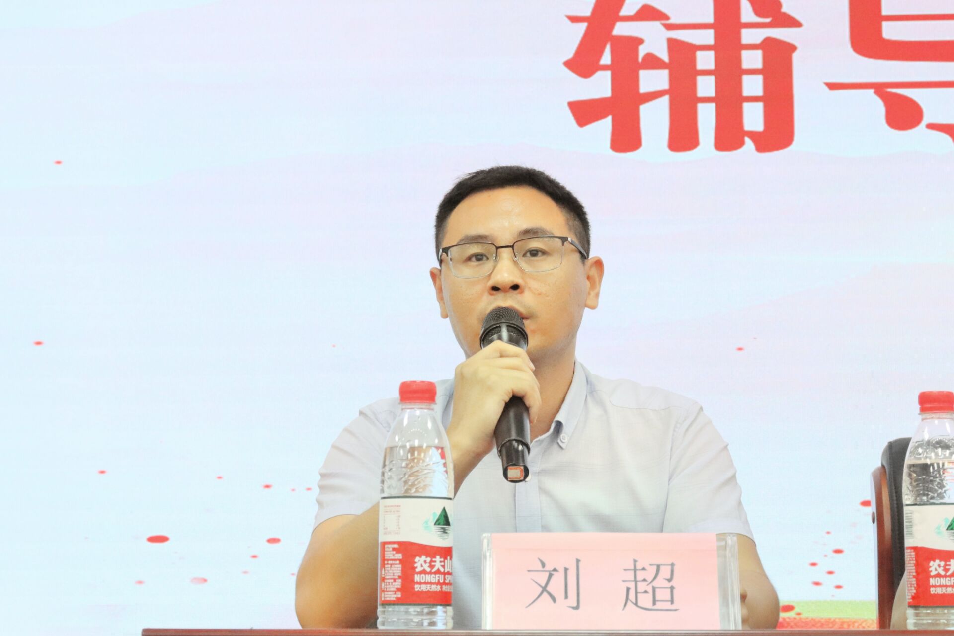 文学院召开新学期工作会议暨学生骨干培训会议