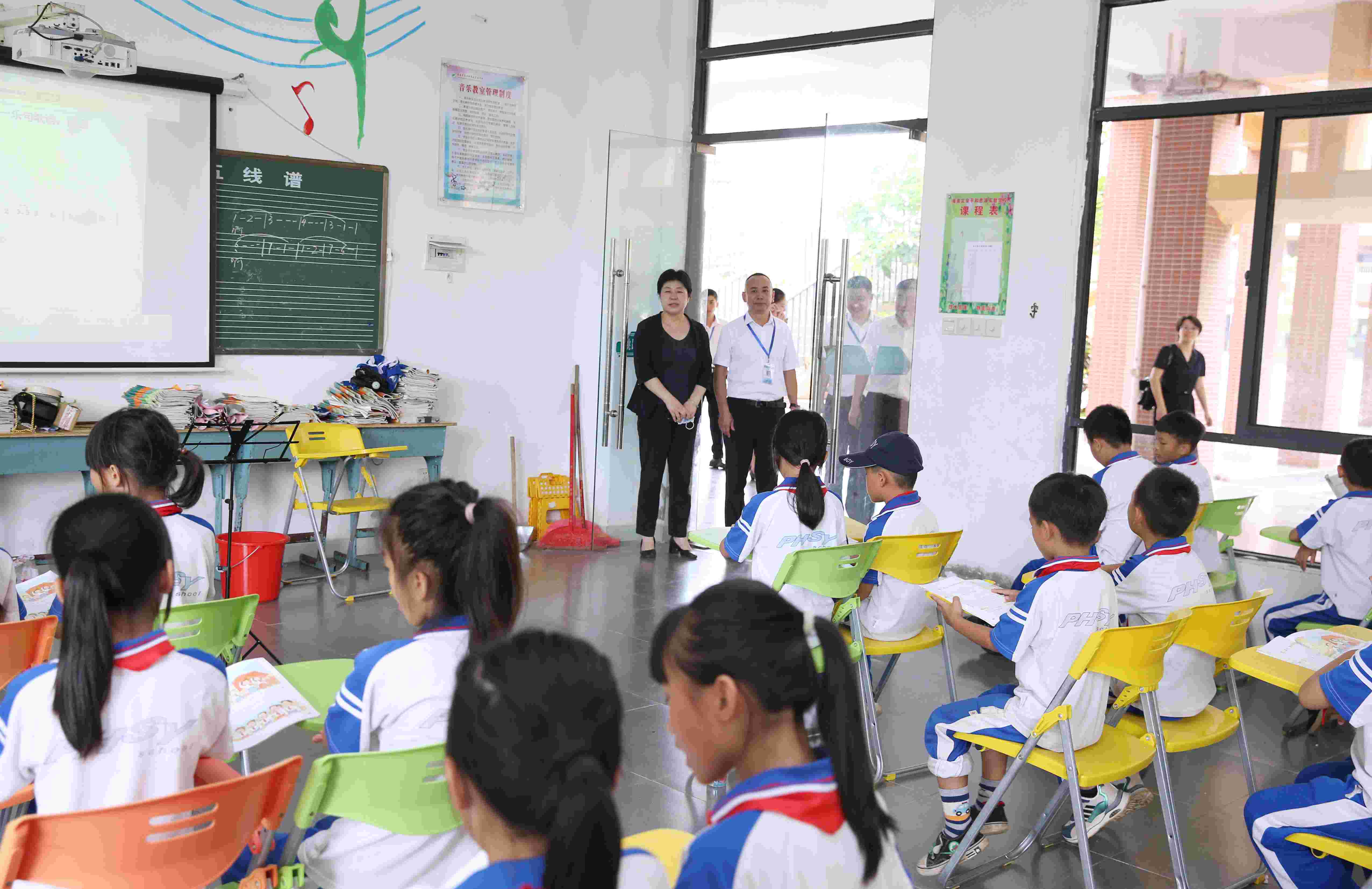 许玫带队赴定安调研并开展“访企拓岗促就业”活动