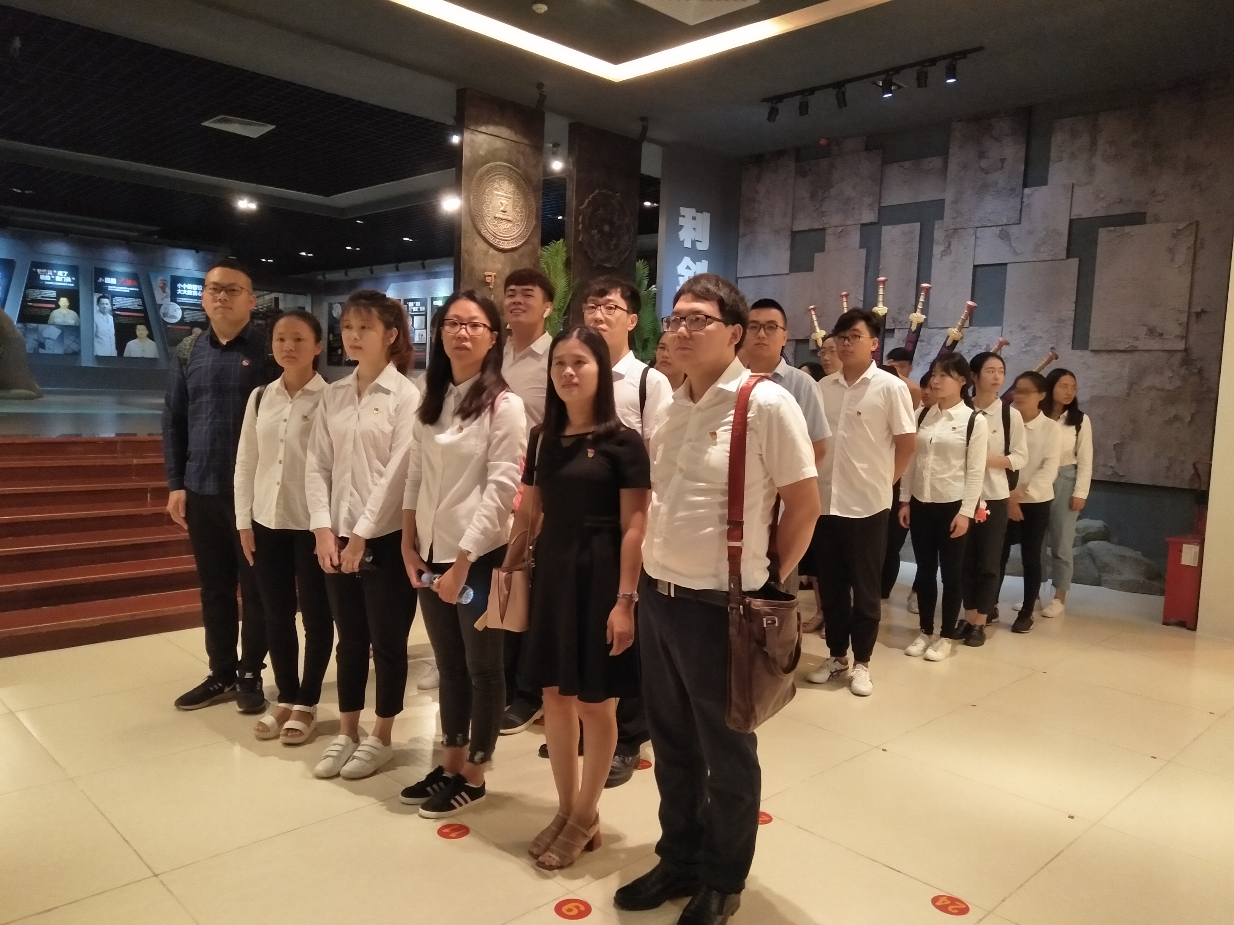 马克思主义学院党员参观海南省反腐倡廉警示教育基地