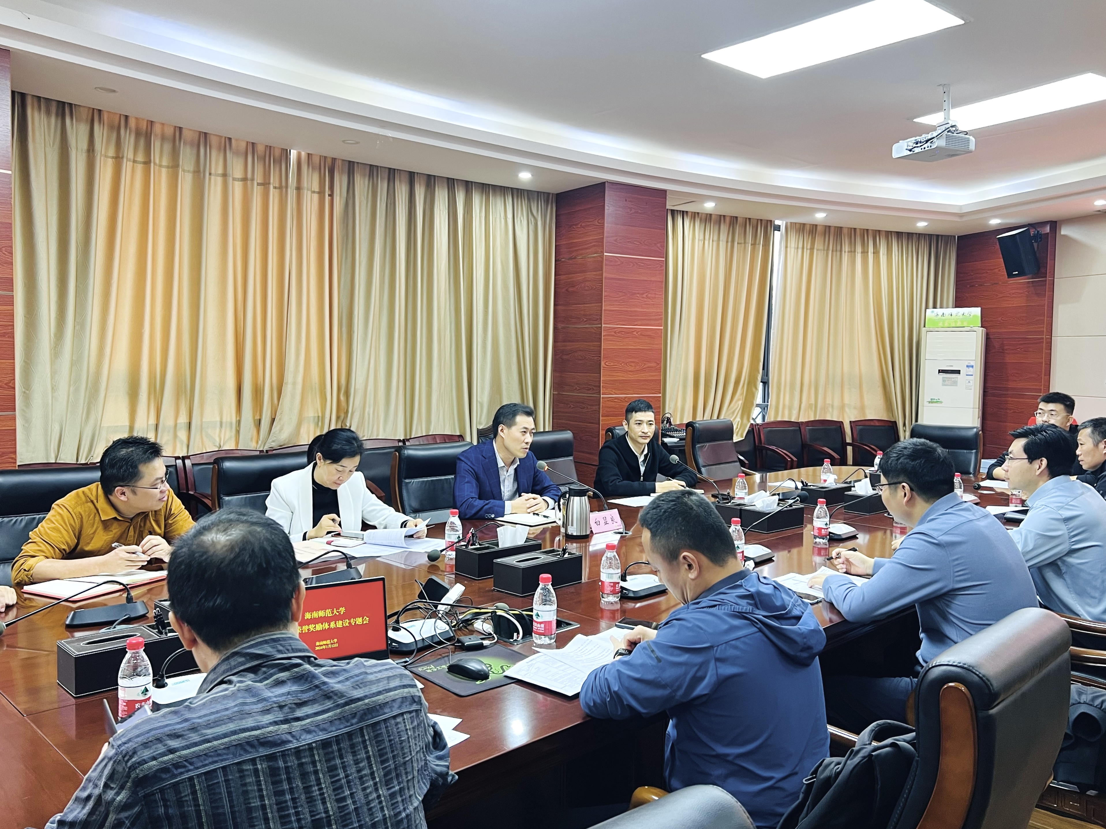 校领导主持召开学生荣誉体系建设专题会