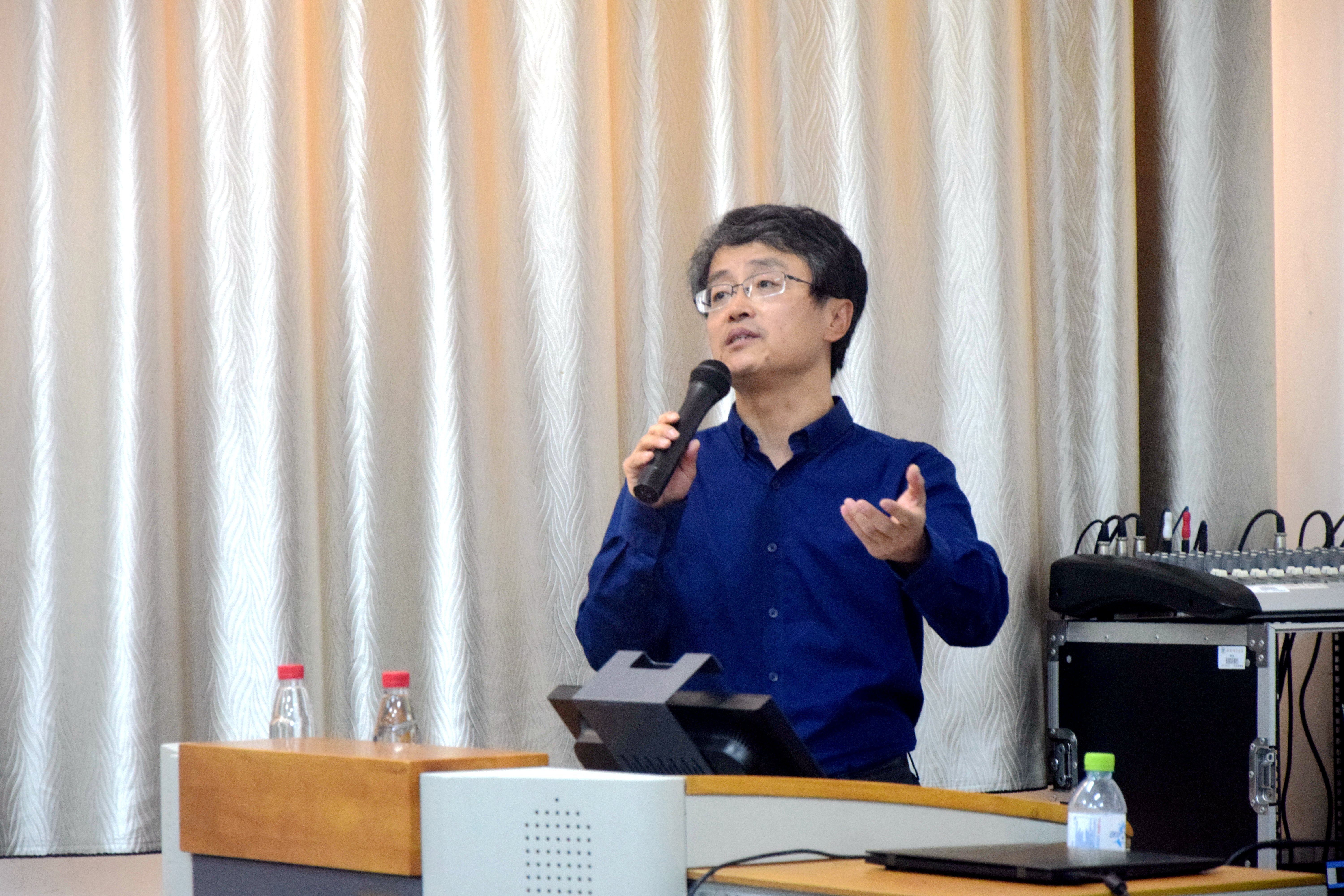 记生命科学学院邀请张雁云教授进行南极考察分享学术报告讲座