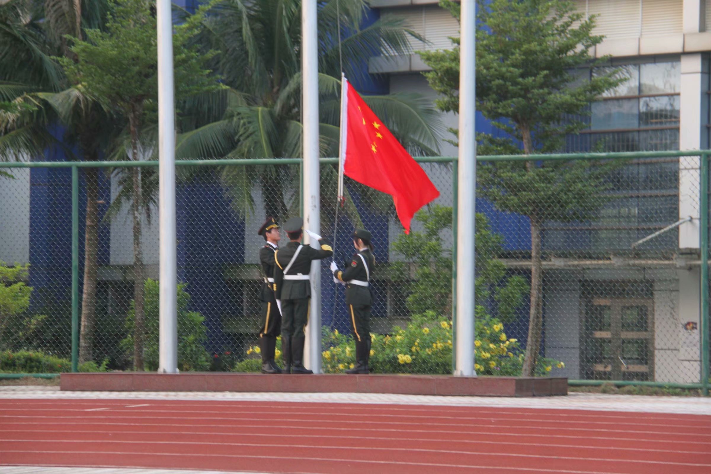 青年之声・马克思主义学院国庆升国旗仪式顺利举行