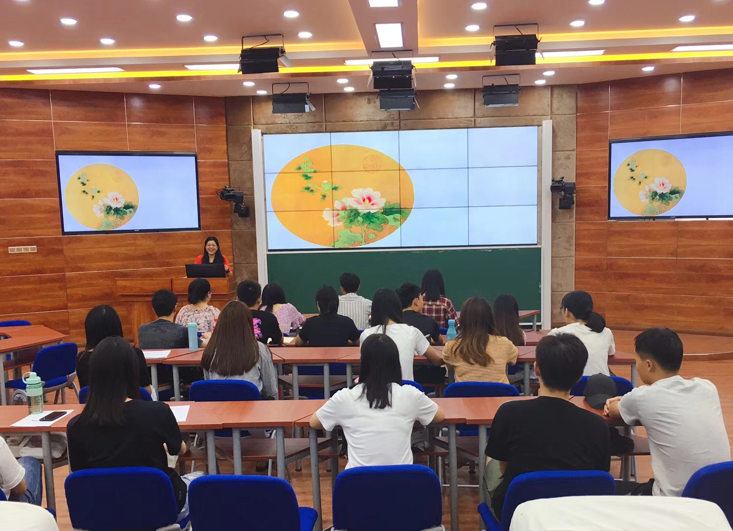 我校省级精品在线开放课程《花鸟画》 第一次全国直播互动见面课