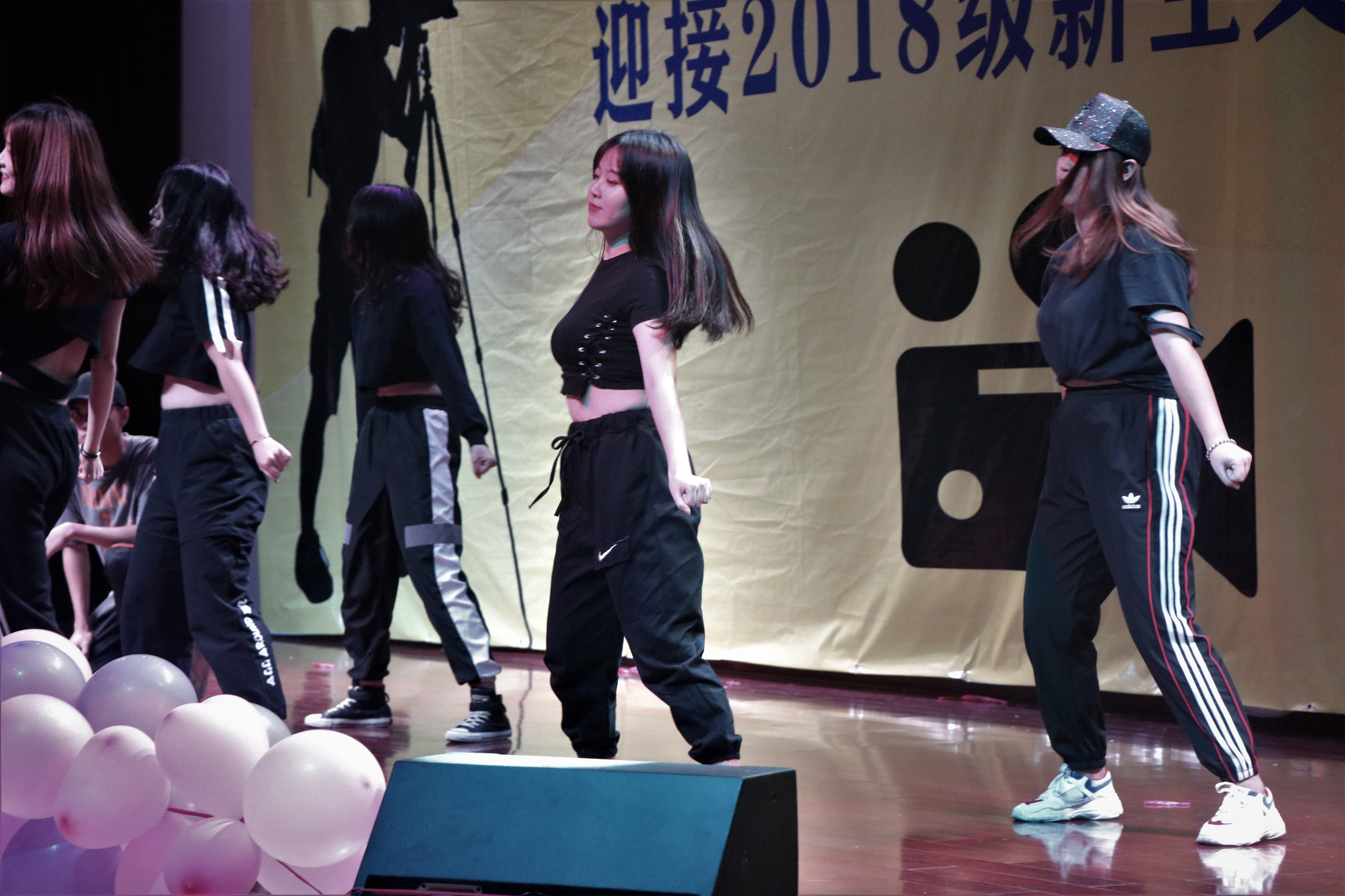 青年之声・新闻传播与影视学院隆重举行2018级“踏雁逐梦，怦然新动”新生文艺晚会