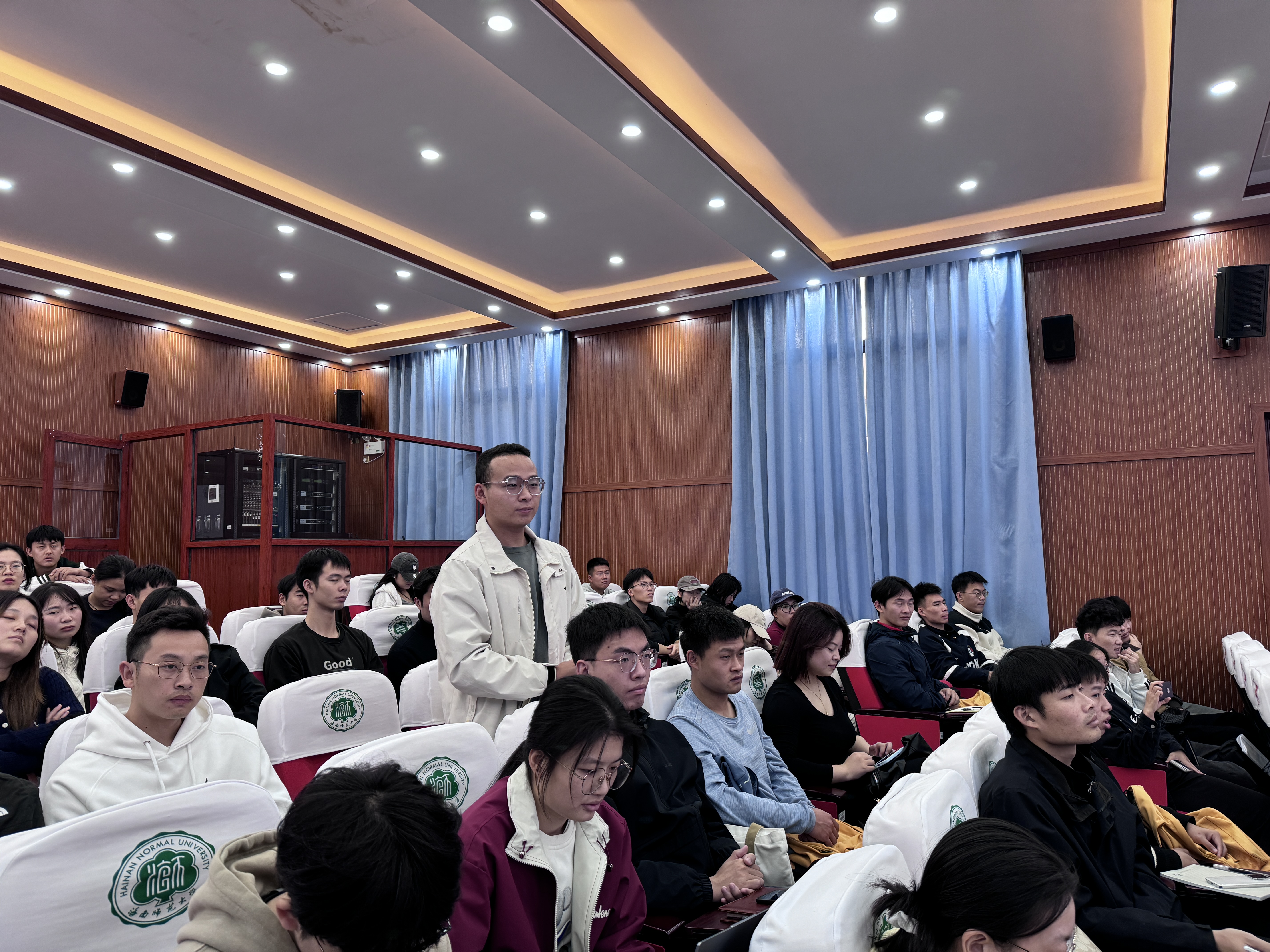 吉首大学白晋湘教授莅临星空游戏官方体育学院作学术讲座