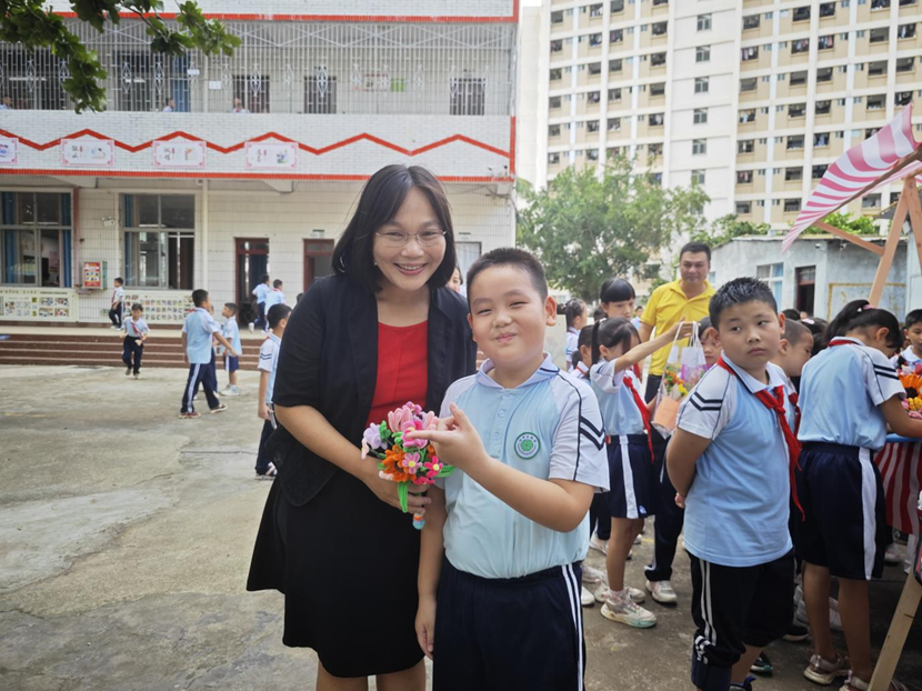 星空游戏官方韩小雨一行到附属小学 检查台风“摩羯”后复学工作