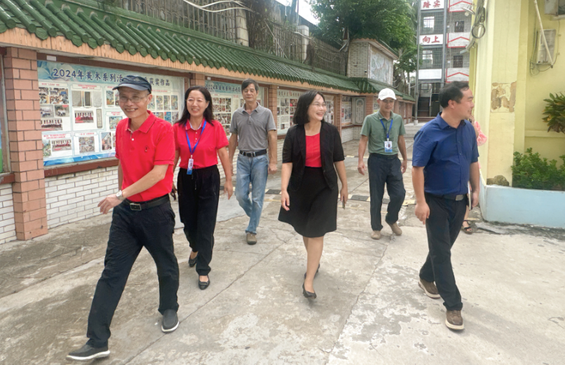 星空游戏官方韩小雨一行到附属小学 检查台风“摩羯”后复学工作
