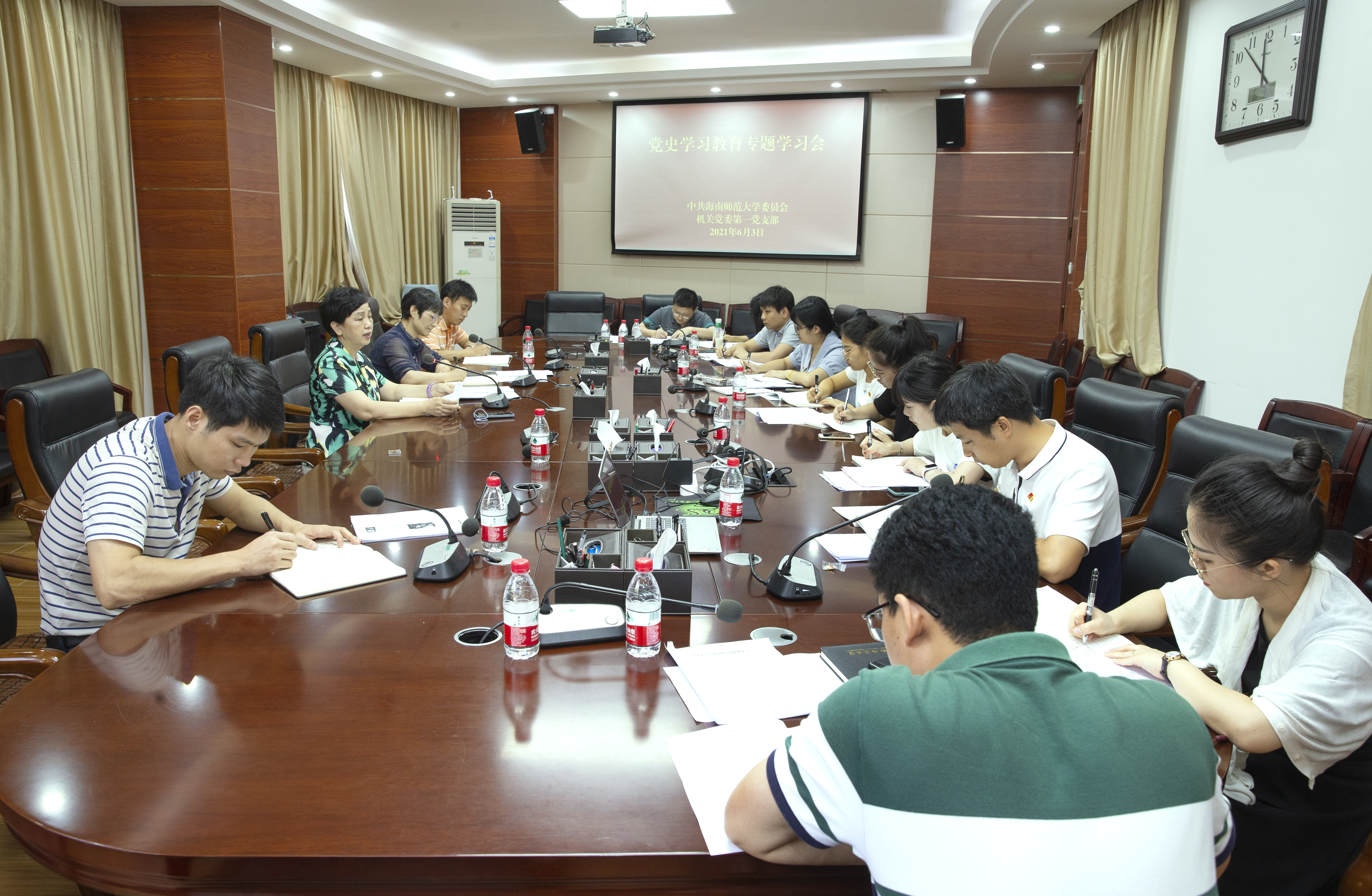 李红梅在支部党史专题学习会上强调：要走好第一方阵，带好头、作标杆