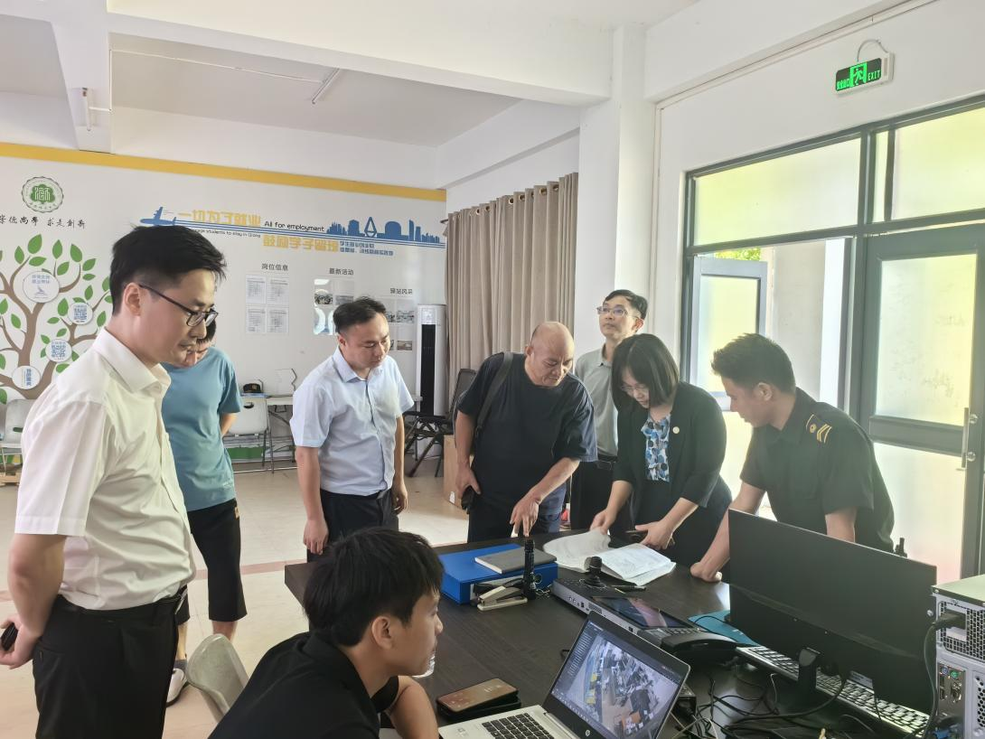 校领导带队开展实验室安全检查工作