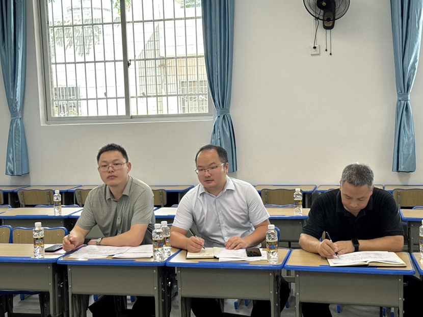 海南省教育厅许曙一行 到星空游戏官方附属小学调研指导工作