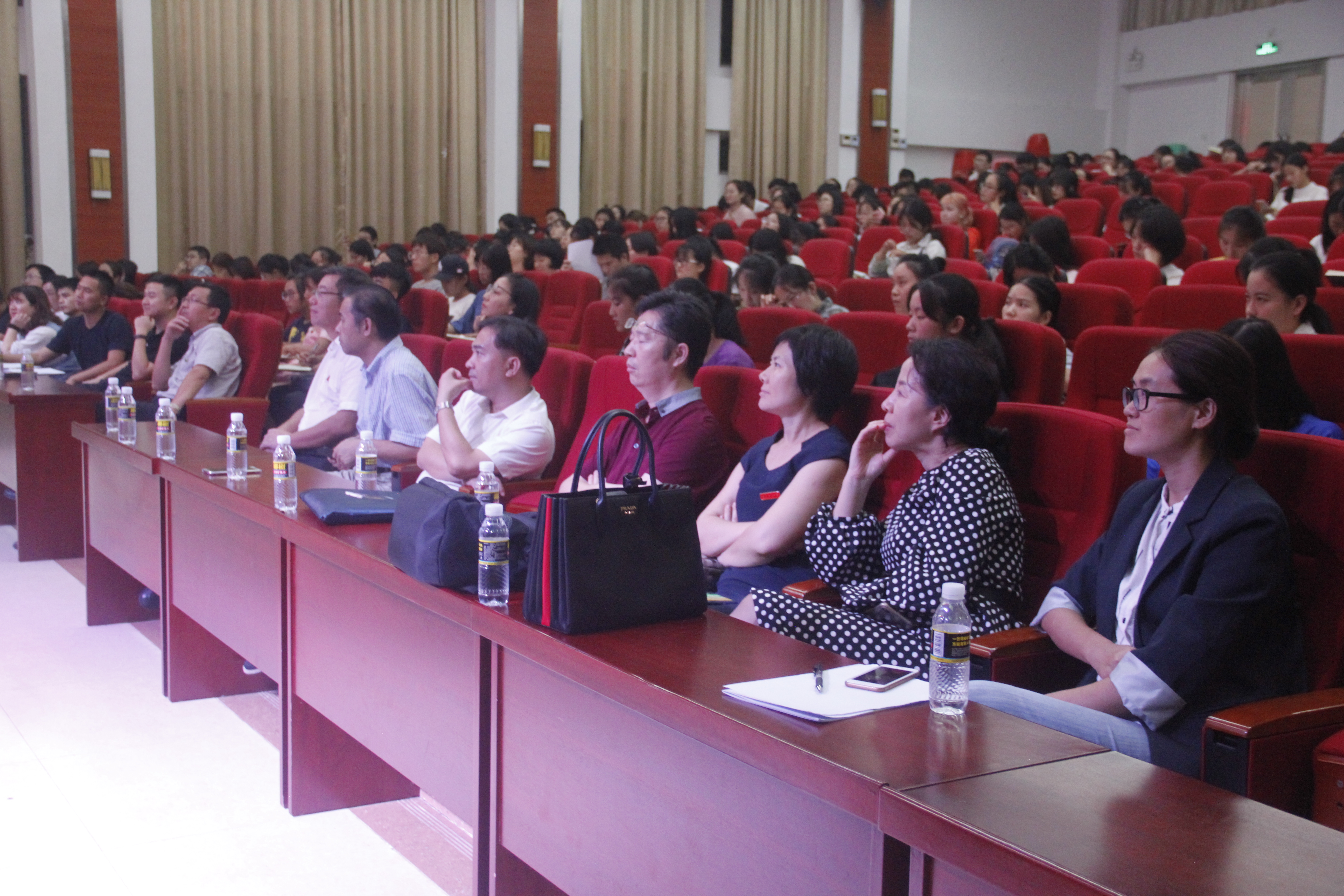 记星空游戏官方榕树讲座之“君子人格与中国文学的‘君子曰’话语体系”