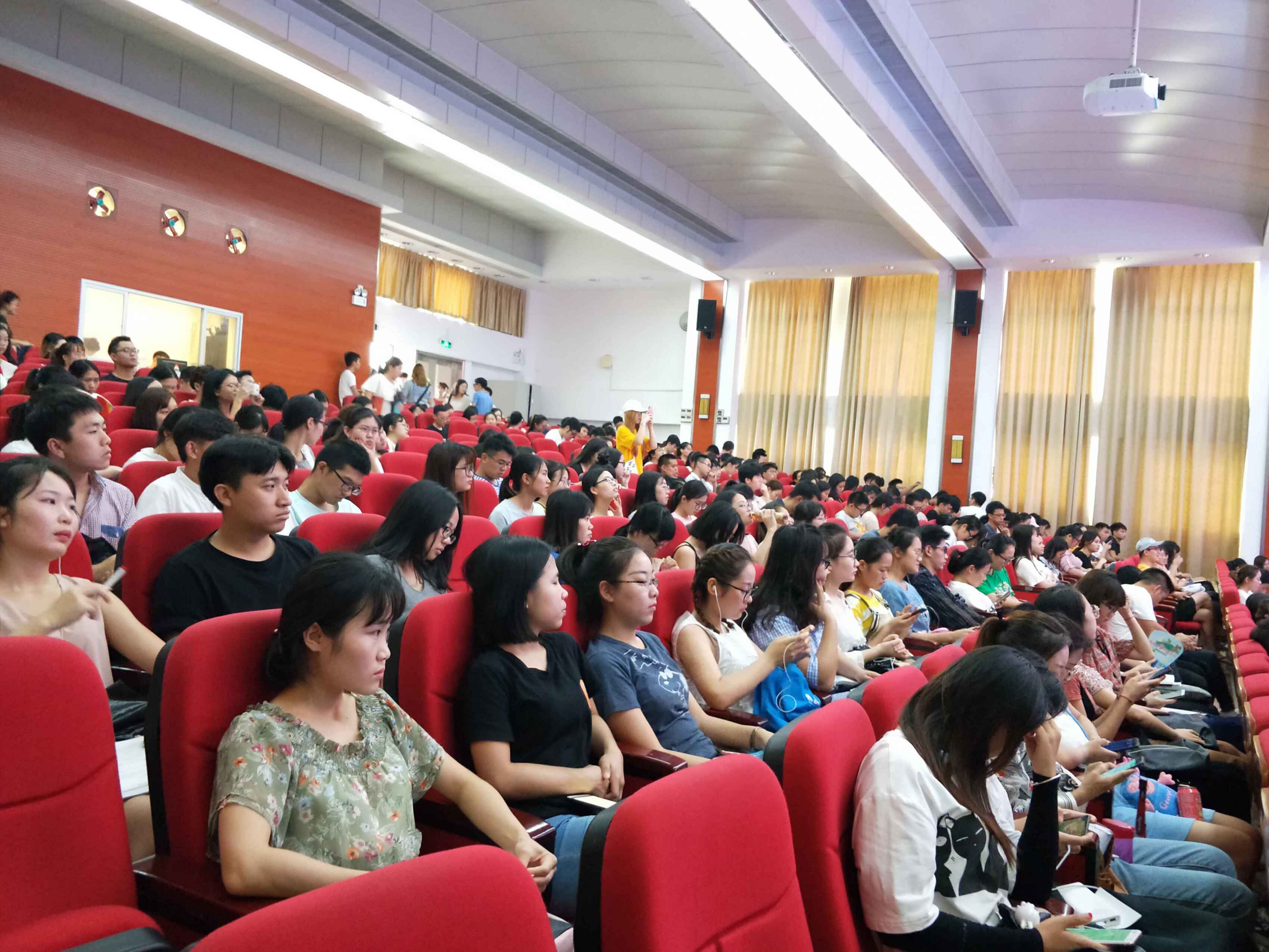 经济与管理学院举办优秀毕业生求职分享会