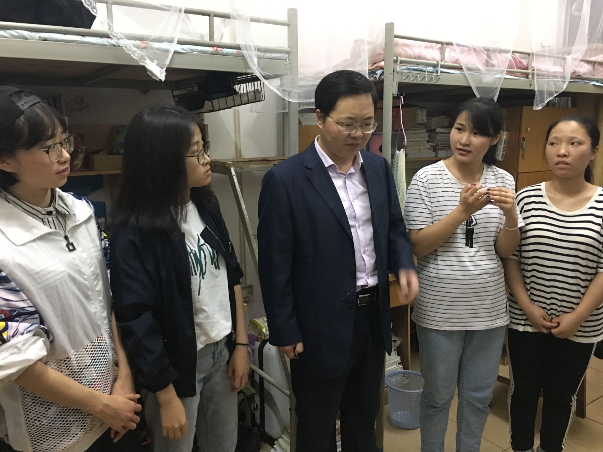 青年之声・教育与心理学院进行开学宿舍走访