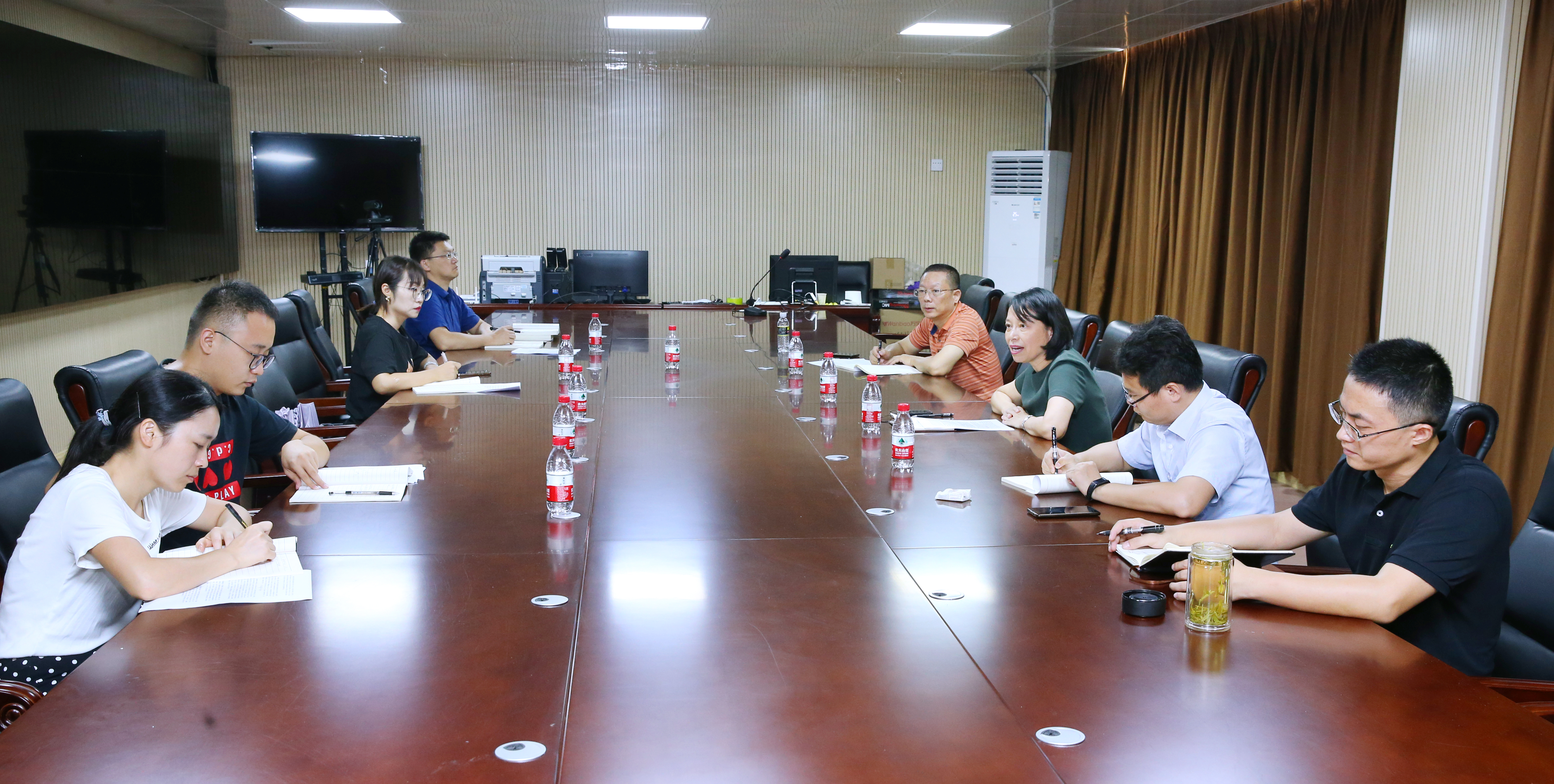 机关第三支部召开组织生活会