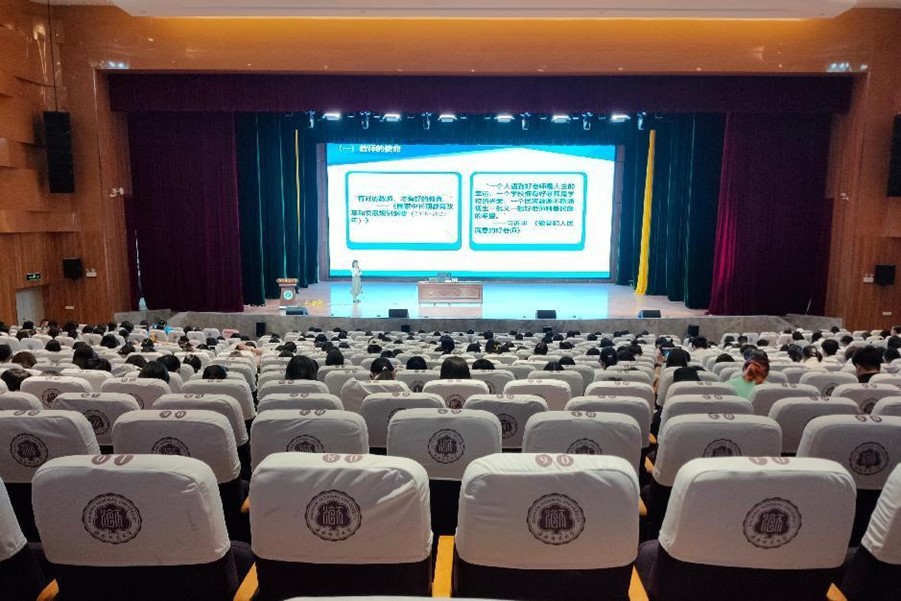 记文学院举办“高效备课，备出精彩”主题教育见习讲座