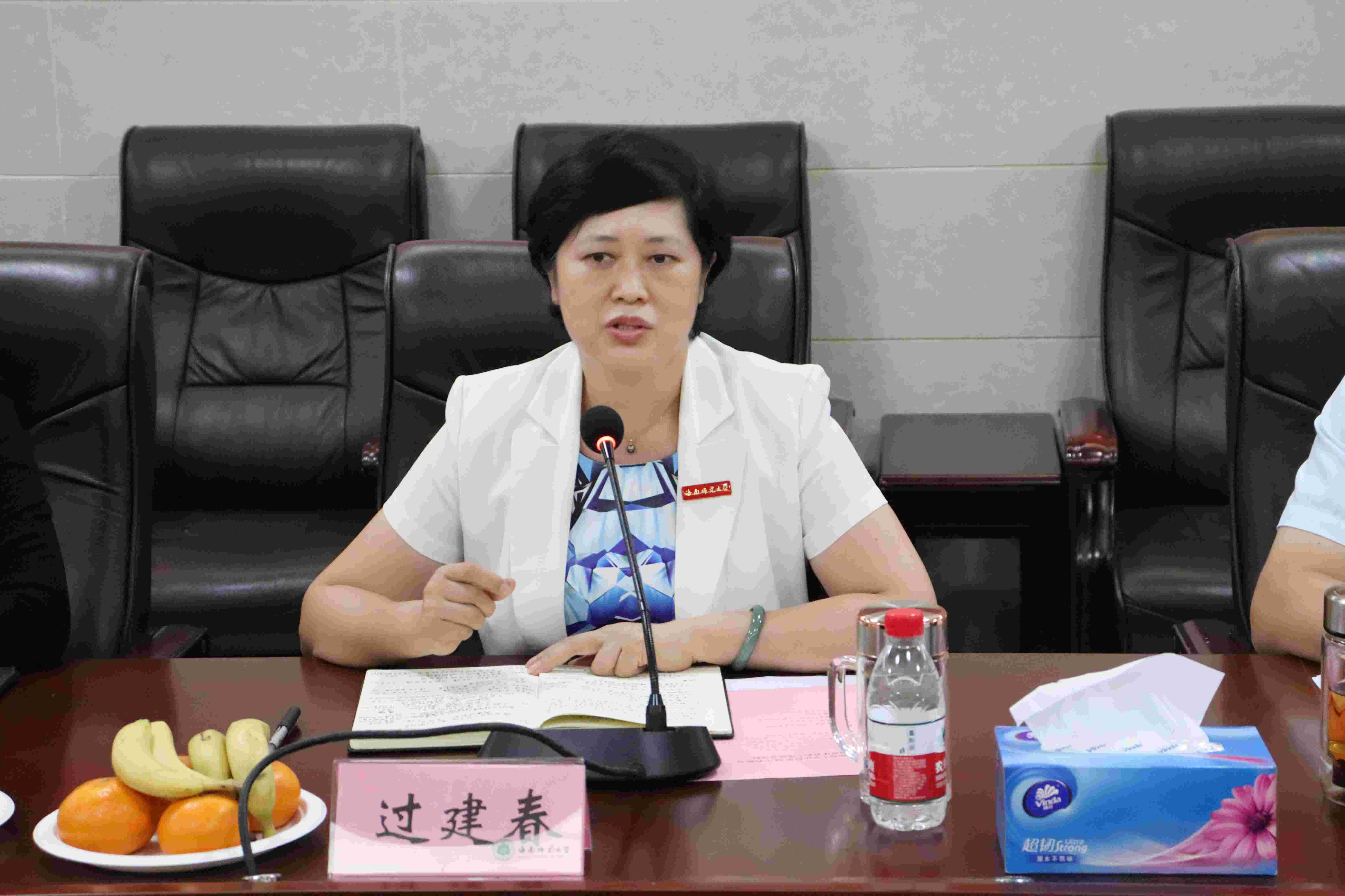 “丹心育桃李 天涯绽芳华”――我校召开 庆祝教师节离退休教职工座谈会