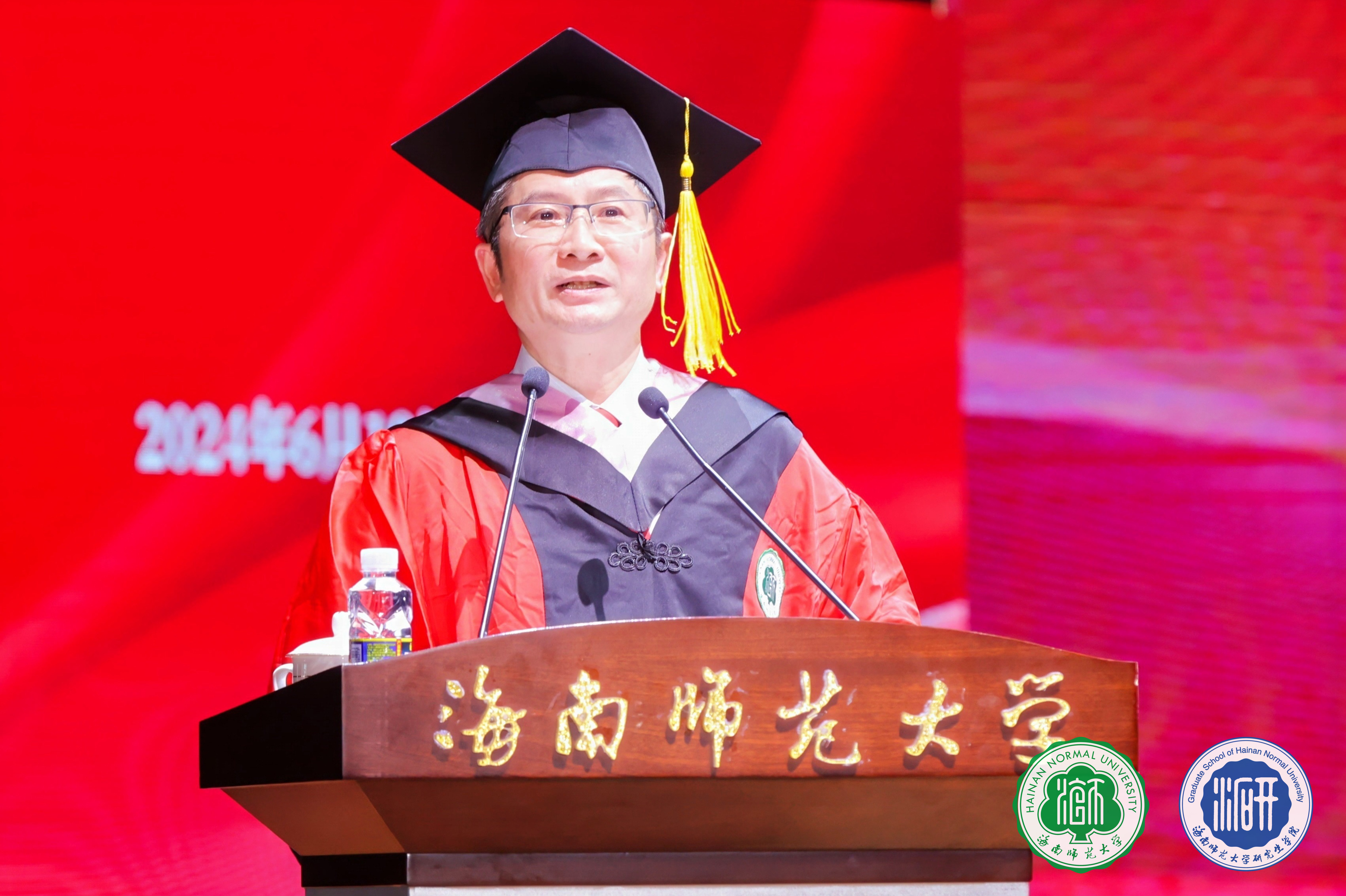 凤凰花开日 共论鸿鹄志 星空游戏官方举行2024届研究生毕业典礼暨学位授予仪式