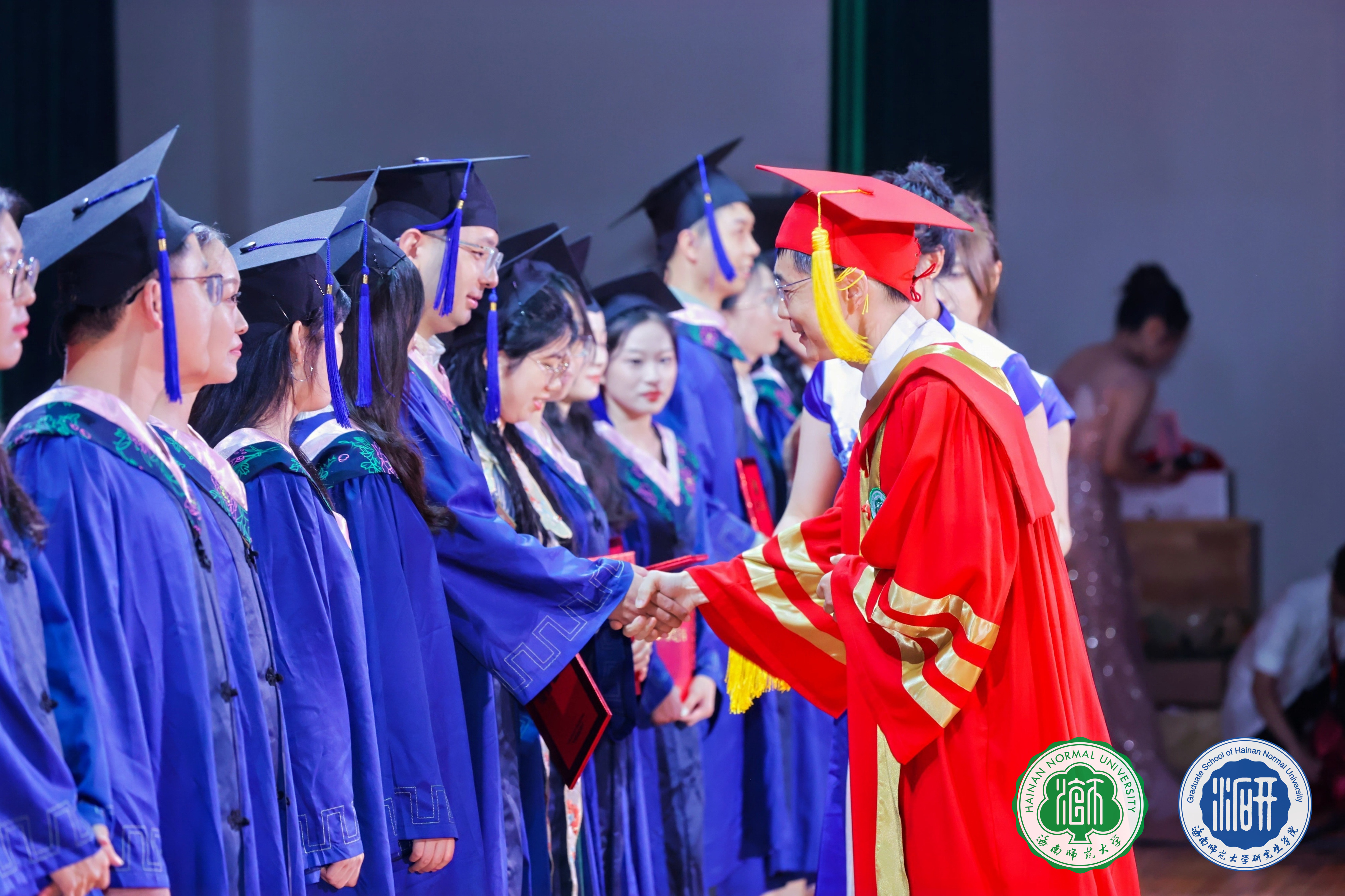 凤凰花开日 共论鸿鹄志 星空游戏官方举行2024届研究生毕业典礼暨学位授予仪式