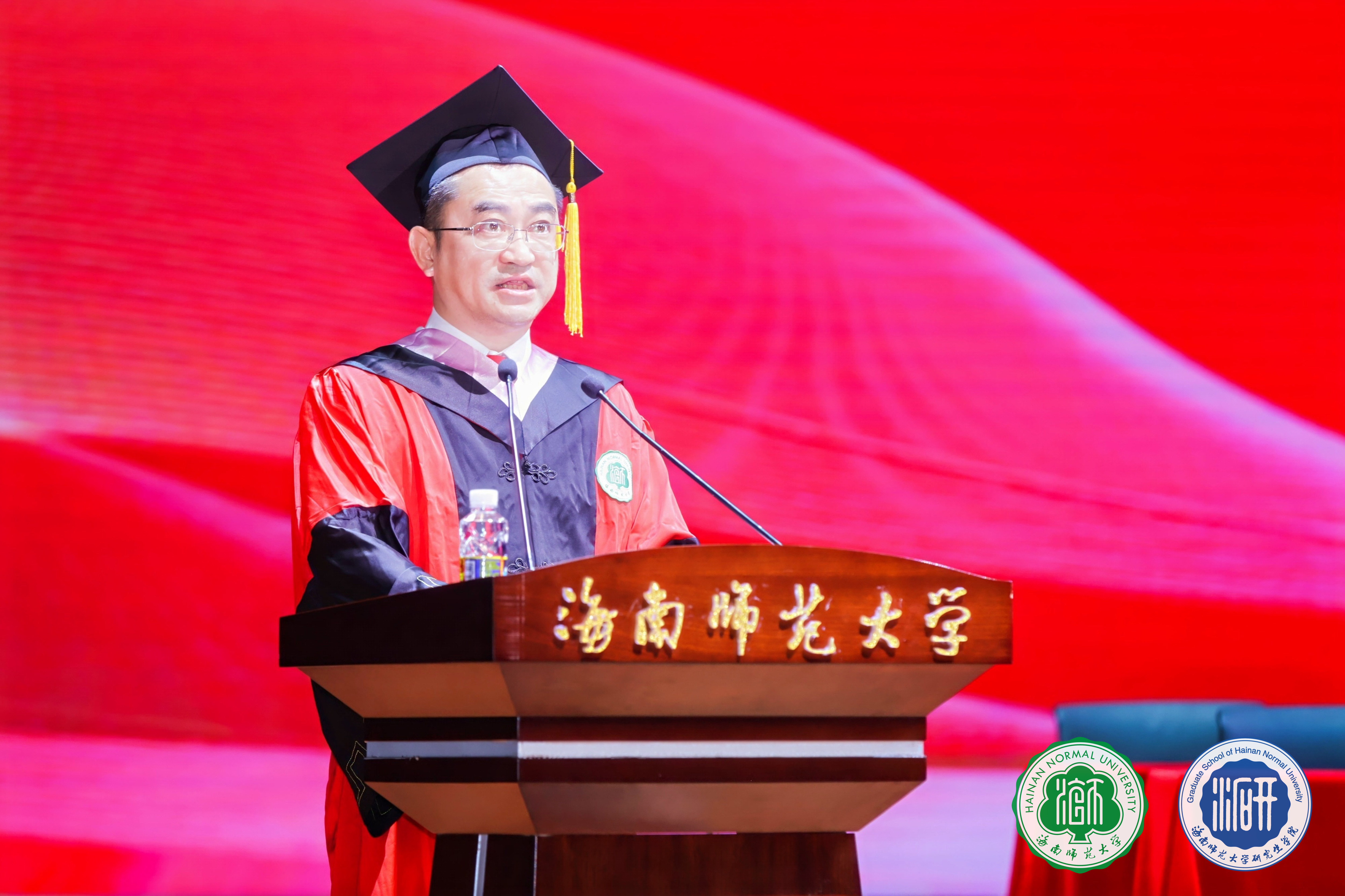 凤凰花开日 共论鸿鹄志 星空游戏官方举行2024届研究生毕业典礼暨学位授予仪式